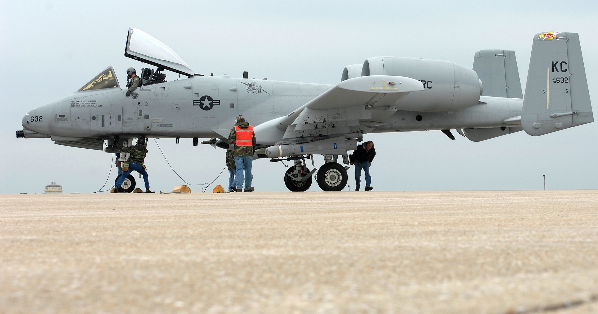 Members of the 442nd Aircraft Maintenance Squadron prepare an A-10 Thunderbolt II for takeoff April 17, 2008, at the Arm and De-arm area of Whiteman Air Force Base, Mo.  The A-10, flown by the 303rd Fighter Squadron, is part of the 442nd Fighter Wing, an Air Force Reserve Command unit based at Whiteman. (US Air Force photo/Tech. Sgt. Samuel A. Park)