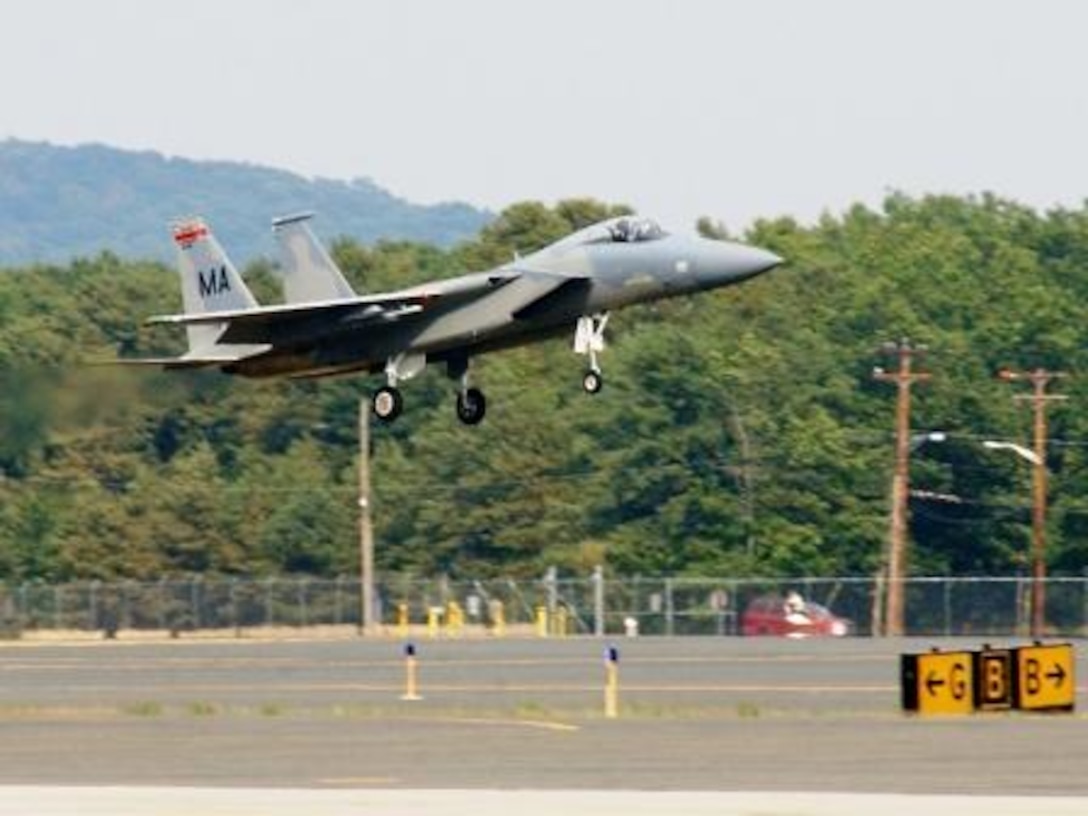 F-15 arrival 8 September 2007