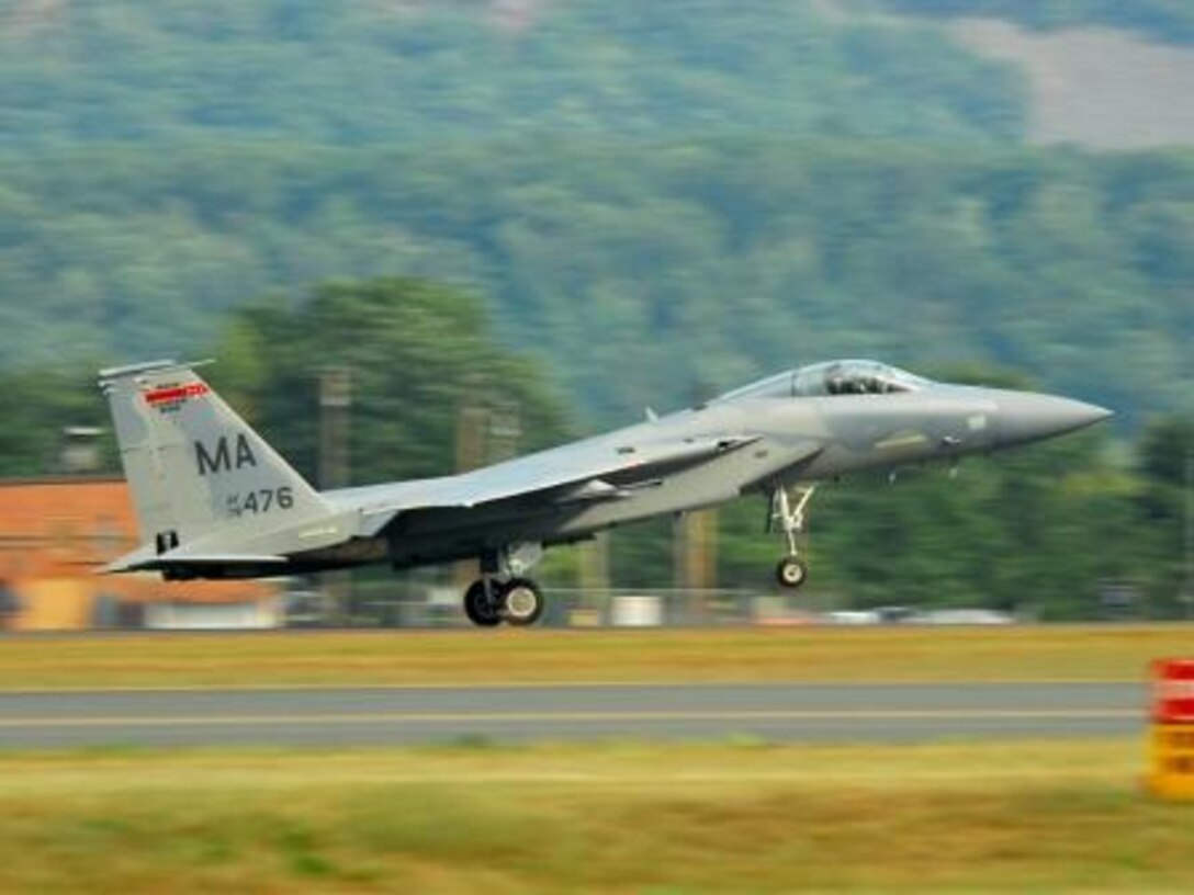 F-15 arrival 8 September 2007