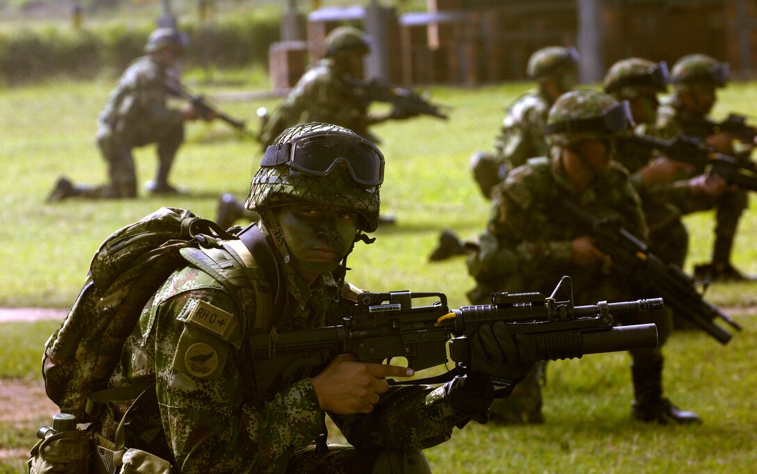 Colombian special forces members show tactics to participants of the 75th Joint Civilian Orientation Conference outside Bogota, Colombia, April 22, 2008. 