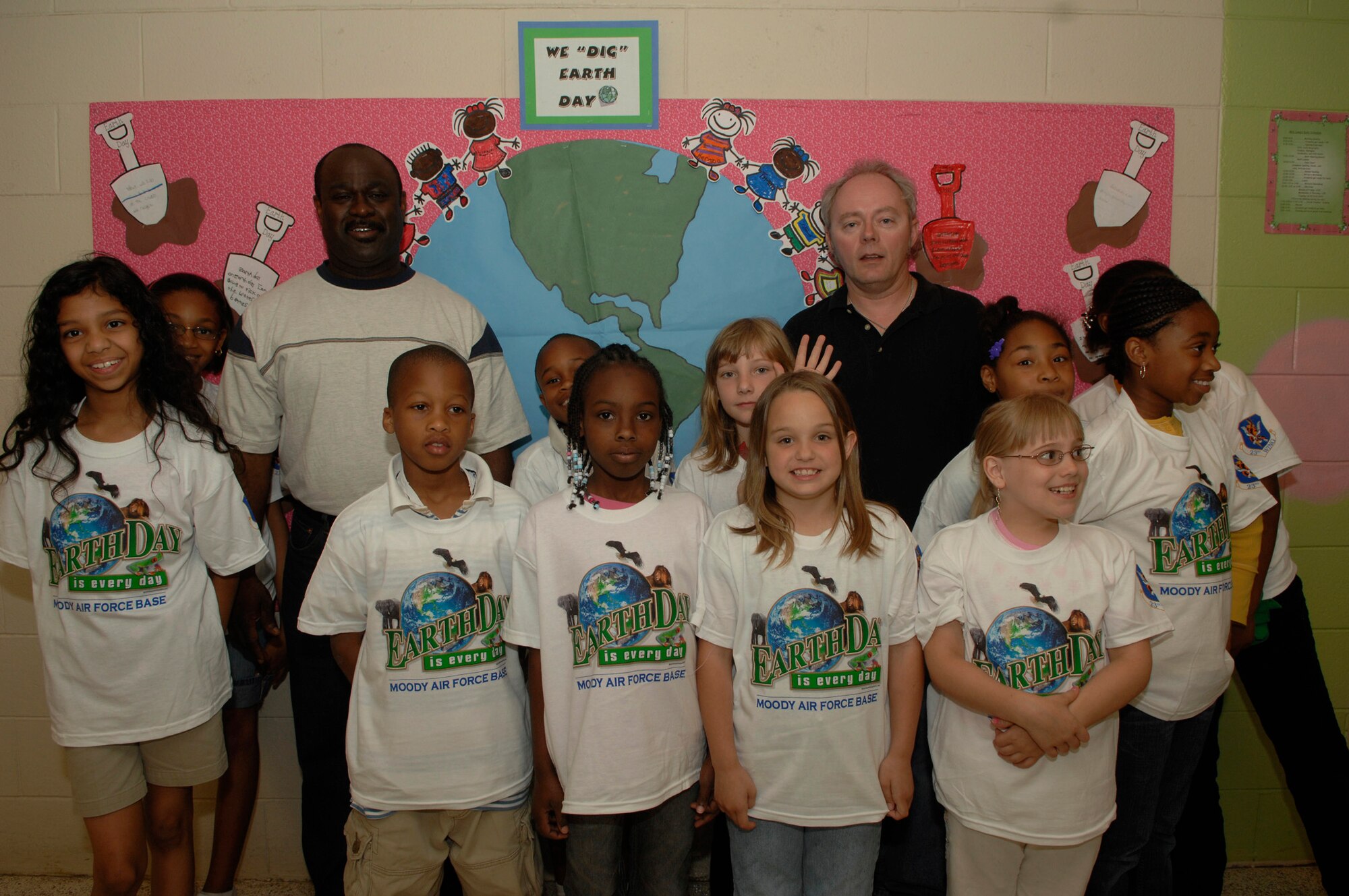 MOODY AIR FORCE BASE, Ga. -- Elvis Lane and Gregg Haugen, 23rd Civil Engineering Squadron environmental specialists, pose for a photo with 3rd graders from the WG Nunn Elementary School in Valdosta, Ga., April 24. The students are learning about energy and water conservation. (U.S. Air Force photo by Senior Airman Gina Chiaverotti)
