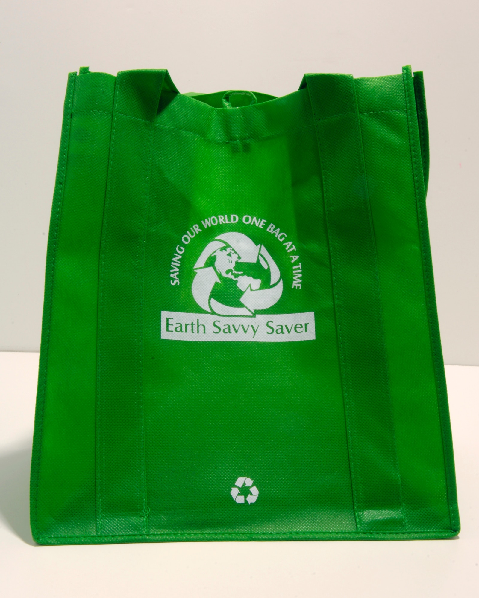 LANGLEY AIR FORCE BASE, Va. – Carpoolers received reusable grocery bags at Langley gates April 24 in celebration of Earth Week. The reusable bags, which are machine washable, strong enough to hold 30 pounds of groceries and can be recycled, are also sold at the Langley Commissary for 70 cents each. (U.S. Air Force photo/Senior Airman Christopher L. Ingersoll)