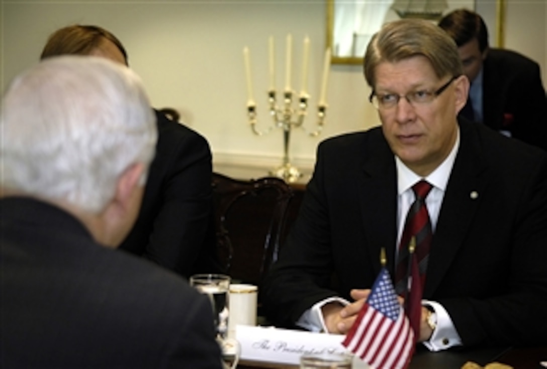 Latvian President Valdis Zalters, right, meets with Defense Secretary Robert M. Gates in the Pentagon, April 24, 2008.  