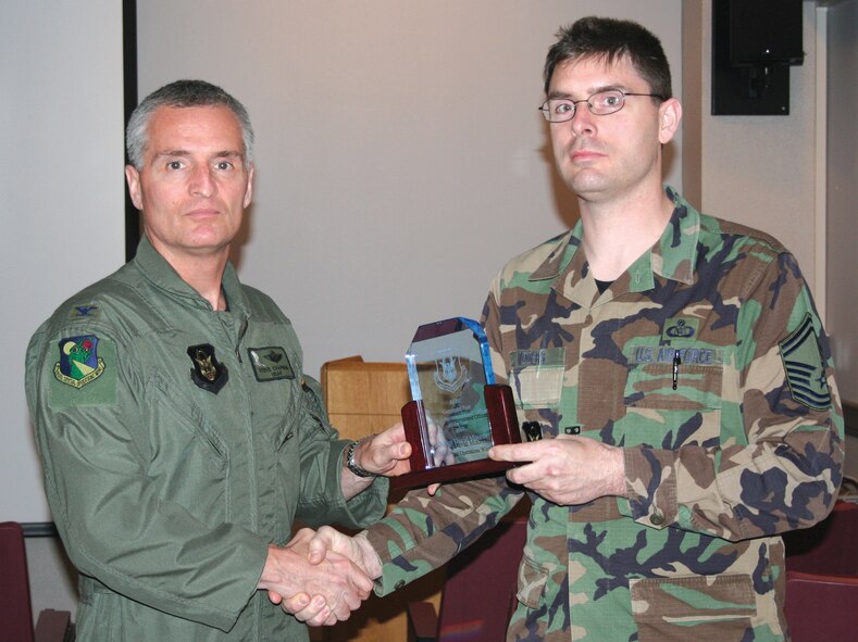 Col. Steven Chapman (left), wing commander, presents the 2007 Air Force Reserve Command Senior NCO of Year for Command and Control award to Senior Master Sgt. David Mooers, 919th Special Operations Wing command post superintendent. (U.S. Air Force Photo/Master Sgt. Buffy Galbraith)