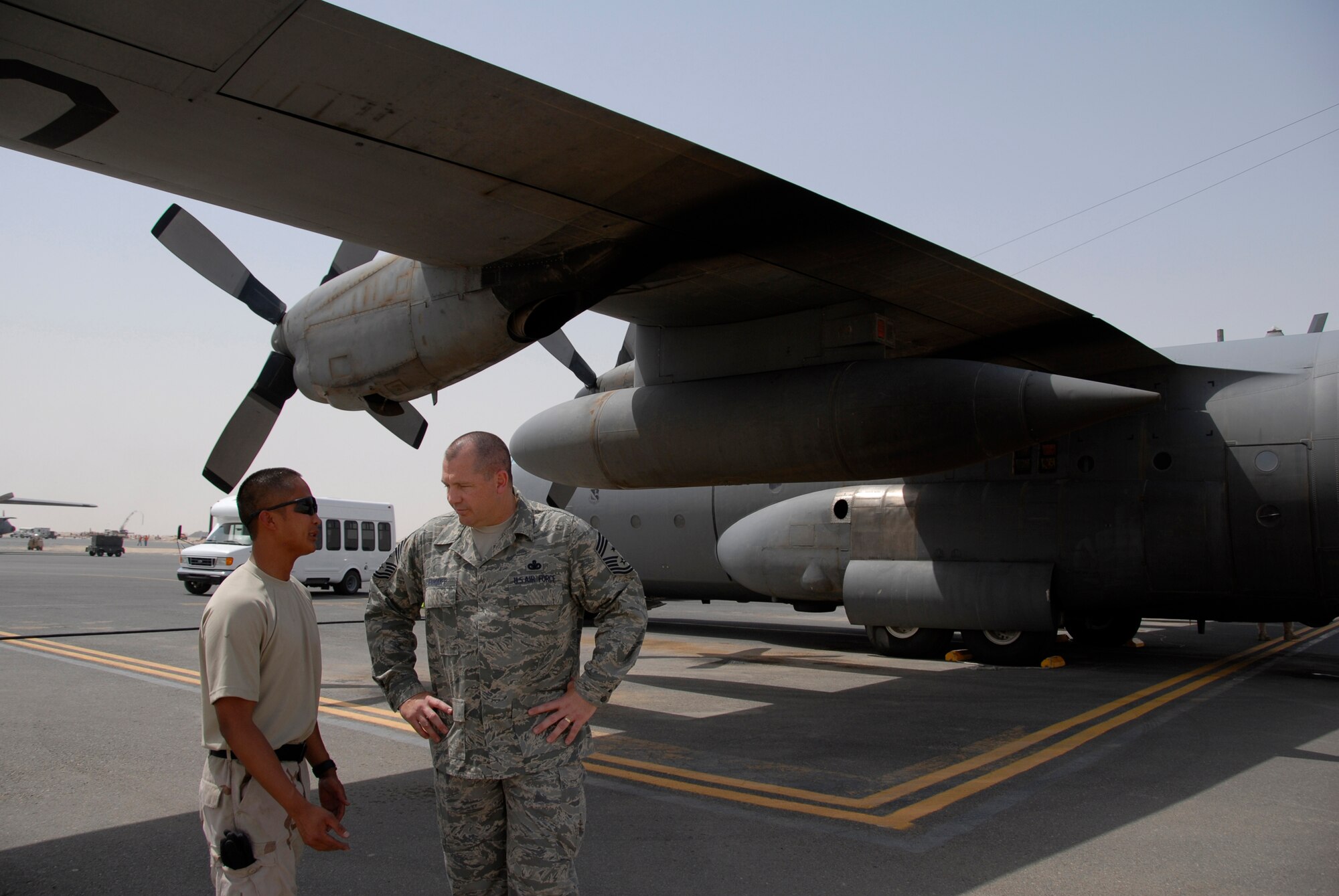 SOUTHWEST ASIA -- Chief Master Sergeant Scott Dearduff, the new command chief for Ninth Air Force and United States Air Forces Central, converses with Staff Sgt. Ruben Ramones, a crew chief deployed to the 386th Aircraft Maintenance Squadron, April 25, 2008, while visiting an air base in the Persian Gulf Region. Command Chief Dearduff is visiting Airmen throughout the area of responsibility to get a first-hand look at Airmen accomplishing a variety of different mission sets supporting the Global War on Terrorism. Sergeant Ramones is deployed from the 374th MXS, Yokota Air Base, Japan. (U.S. Air Force photo/ Staff Sgt. Patrick Dixon)