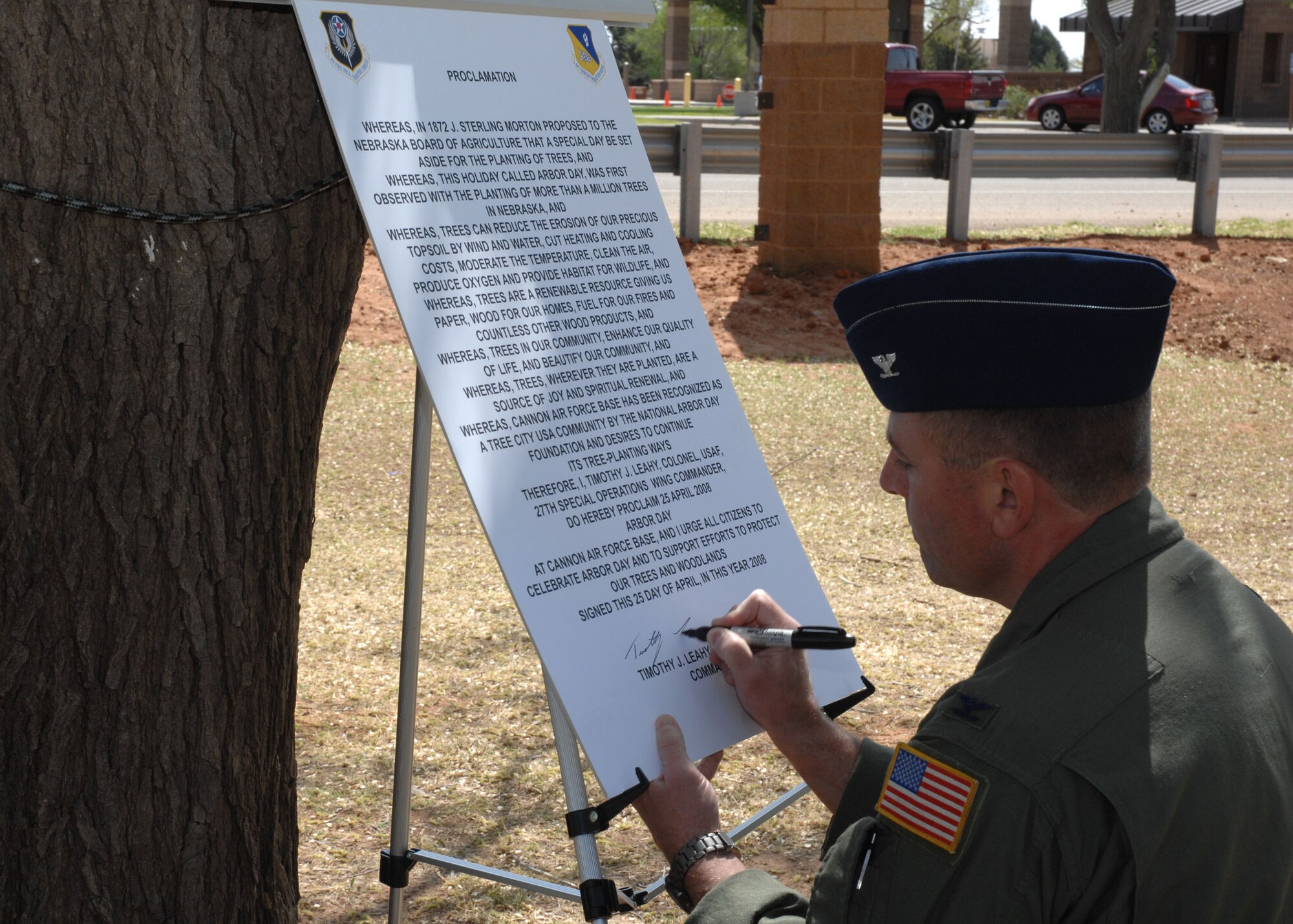 CANNON AIR FORCE BASE, N.M.--Col. Timothy J. Leahy, 27th Special Operations Wing commander, signs the Arbor Day proclamation April 25. During the Arbor Day ceremony Cannon was recognized for its 10-year contribution to Tree City USA. (U.S. Air Force photo/Airman 1st Class Evelyn Chavez) 