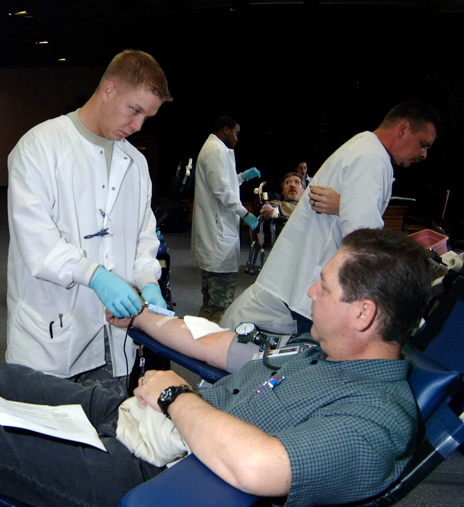 FAIRCHILD AIR FORCE BASE, Wash. – Senior Airman Shawn Christensen, Armed Services Blood Bank Center medical technician, takes blood from Rhett Norris, 92nd Medical Group physical therapist, April 24. The center is located at Fort Lewis, Wash., in the Madigan Army Medical Center, one of the largest hospitals in the west coast. Donations have helped to ensure the high-quality care of servicemembers, retirees, family members and deployed troops. (U.S. Air Force photo / Staff Sergeant JT May III)