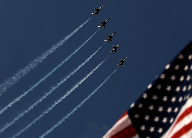 The Air Force Thunderbirds perform a pass across show center during the 2008 "Wings Over Charleston" Air Expo at Charleston AFB April 26.The biennial air expo hosted by the 437th Airlift Wing allowed American?s the opportunity to meet and greet Airmen and view civilian and military aircraft. (U.S. Air Force photo/Senior Airman Nicholas Pilch)