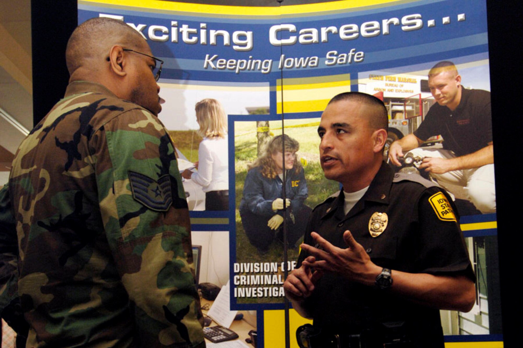 SCOTT AIR FORCE BASE, Ill. -- Sergeant Jose Varela of the Iowa State Patrol shares his experiences and job satisfaction with a member of JTF Scott. (U.S. Air Force photo/Senior airman Jonathan Lovelady)