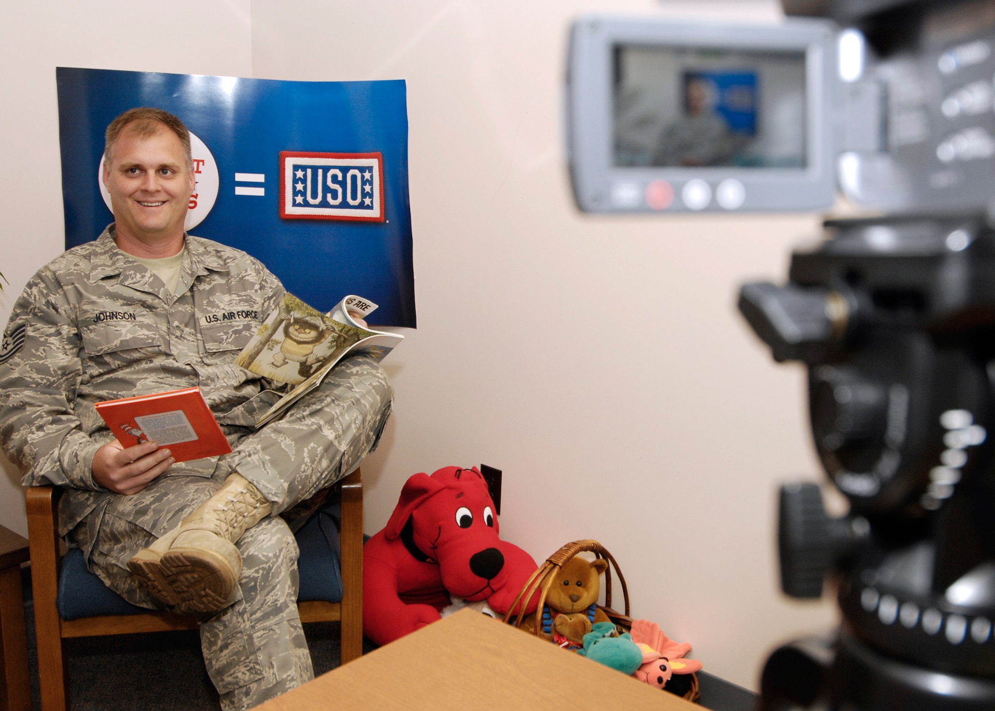 SCOTT AIR FORCE BASE, Ill. -- Tech. Sgt Troy Johnson, 375th Communications Squadron, uses a camera donated by the USO to record himself reading to his children. The United Through Reading program is now permanently available to members of JTF Scott at the base library. (U.S. Air Force photo/Senior Airman Mildred Guevara)