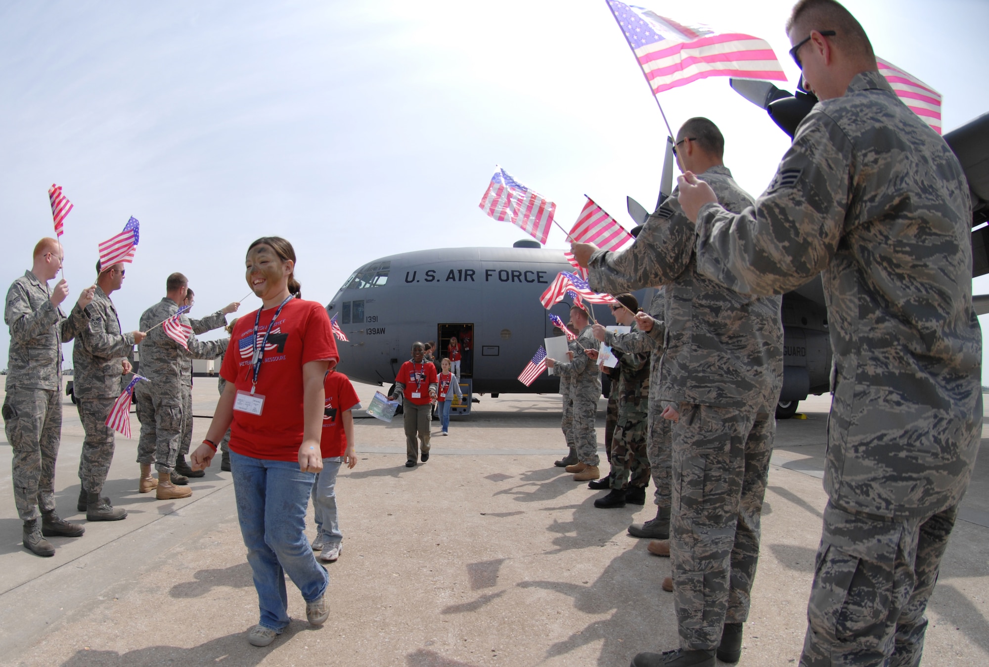 Retirees pay final respect to aircraft 1391 > 139th Airlift Wing > Article  Display