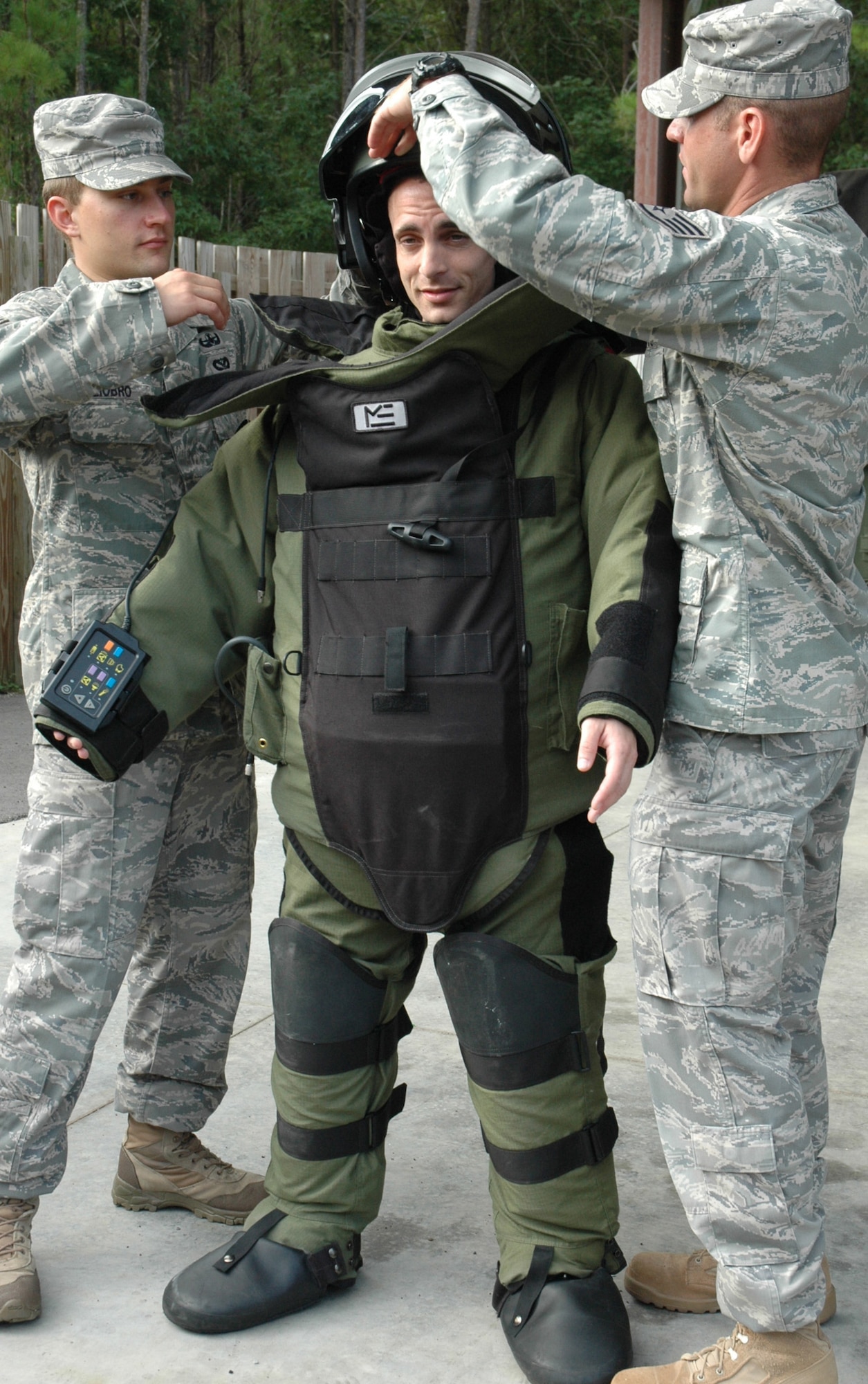 Chaplain candidate 2nd Lt. Marshal Klaven lets two members of the 437th Explosive Ordnance Disposal Squadron demonstrate an EOD bomb suit July 31, 2008. The chaplain candidates toured Charleson Air Force Base, S.C., to learn more about the Air Force. (U.S. Air Force photo/Tanya Trejo).