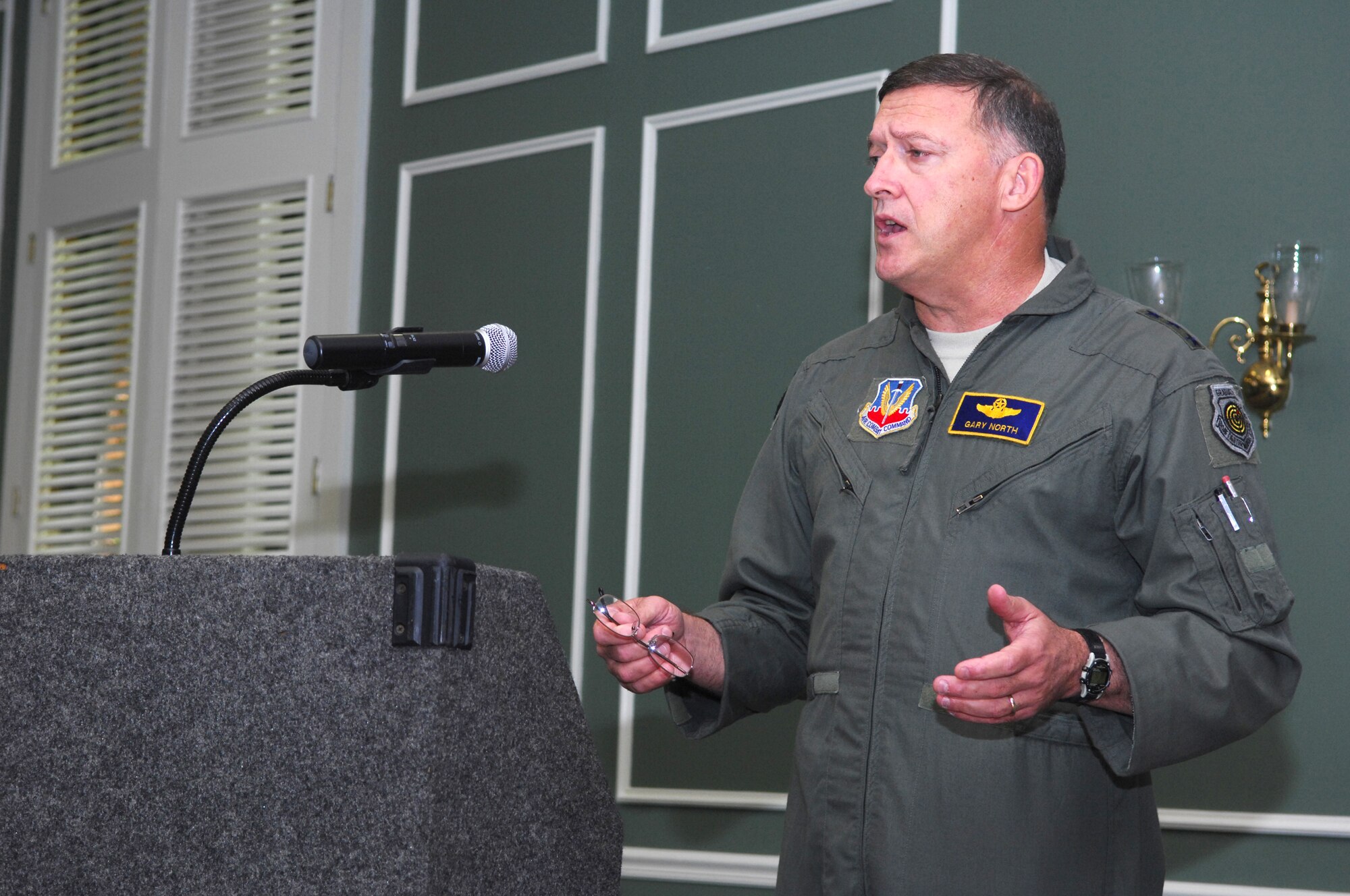 SHAW AIR FORCE BASE, S.C. -- Lt. Gen. Gary North, 9th Air Force commander, talks with the Air Force Sergeants Association (AFSA) at the Carolina Skies Club on July 16. The Shaw AFSA is an organization thats helps support the enlisted Airmen on base. (U.S. Air Force photo/Airman 1st Class Matthew Davis)