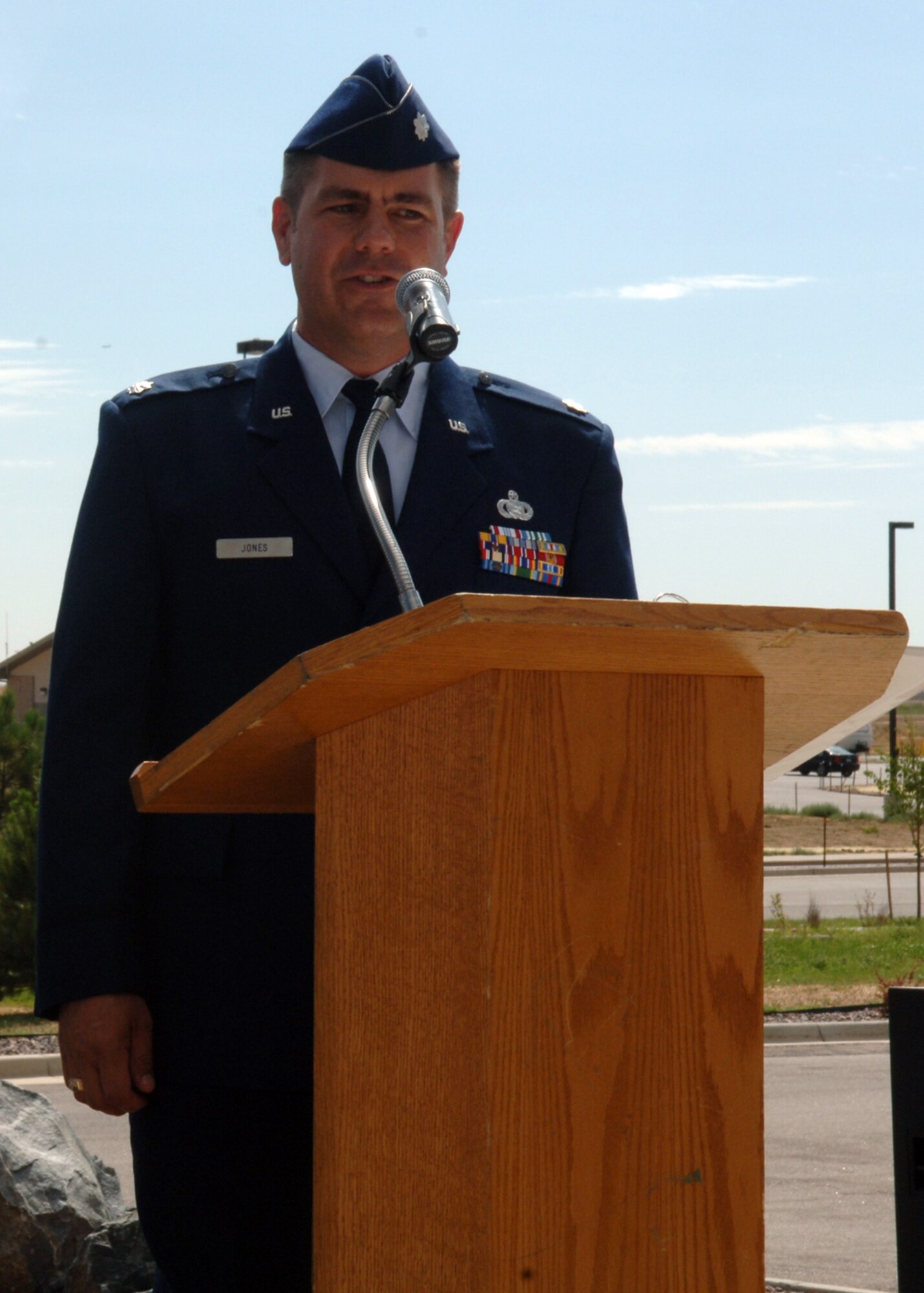 BUCKLEY AIR FORCE BASE, Colo. -- Lt. Col. Delbert Jones II provides his first remarks to his new squadron, the 460th Space Communications Squadron, at a change of command ceremony here Aug. 4. Lt. Col. Jones is taking over for the outgoing Lt. Col. Kevin Nyberg. (U.S. Air Force photo by Senior Airman Christopher Bush)