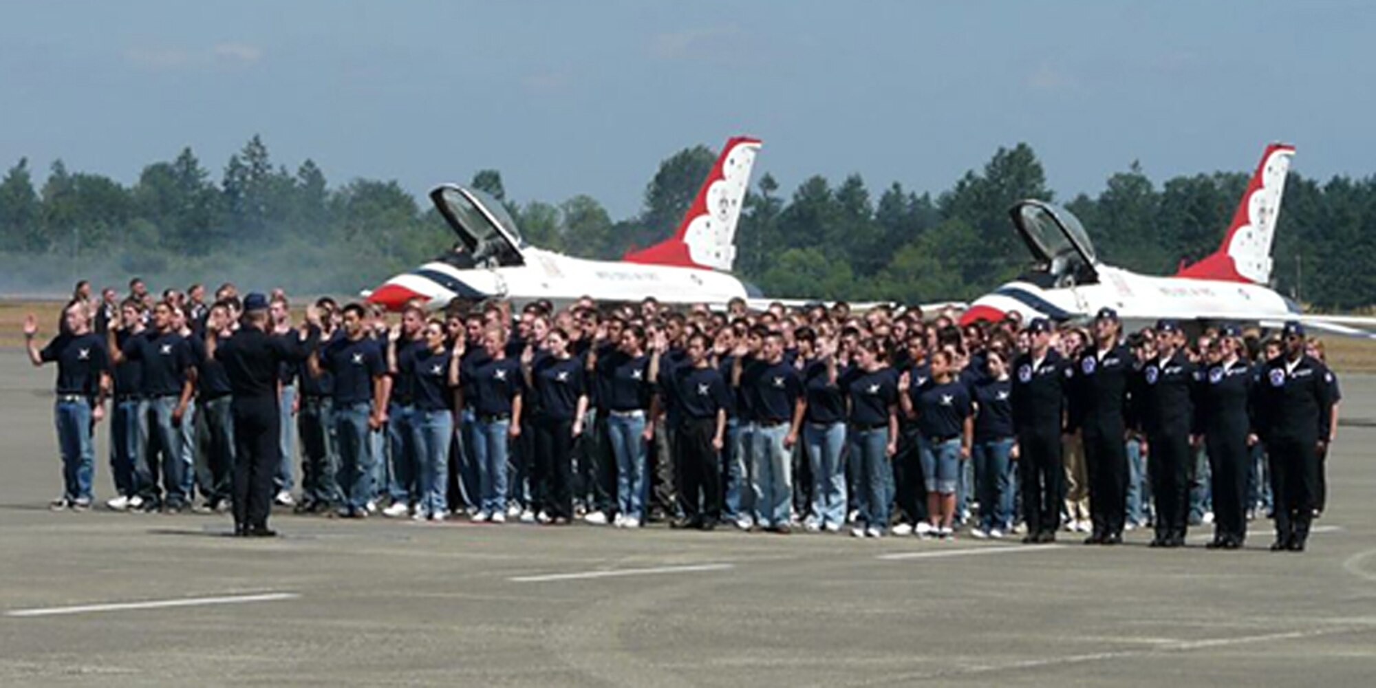 Lt. Col. Greg Thomas, U.S. Air Force Thunderbirds commander, conducts a public swearing-in ceremony July 19 at the 2008 McChord Air Expo in Washington for 151 future Airmen from the 361st Recruiting Squadron Delayed Entry Program. The ceremony was the largest Air Force DEP swear-in ceremony at an air show. (U.S. Air Force photo)