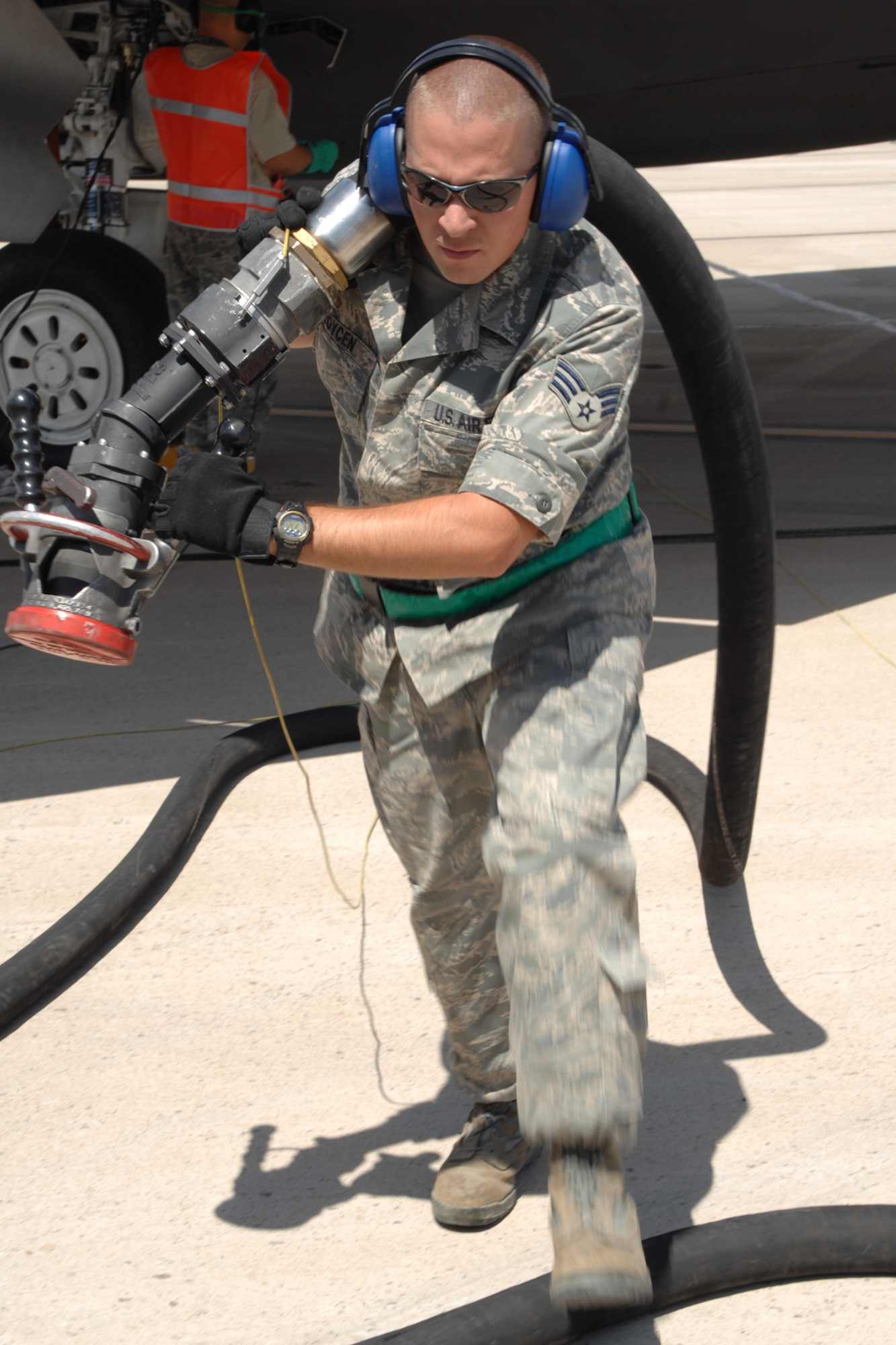 Senior Airman Kurtis Toycen, 49th Logistics Readiness Squadron, secures a refueling hose after the hot refueling of an F-22A Raptor July 23 at Holloman Air Force Base, N.M. (U.S. Air Force photo/Airman 1st Class Jamal D. Sutter)