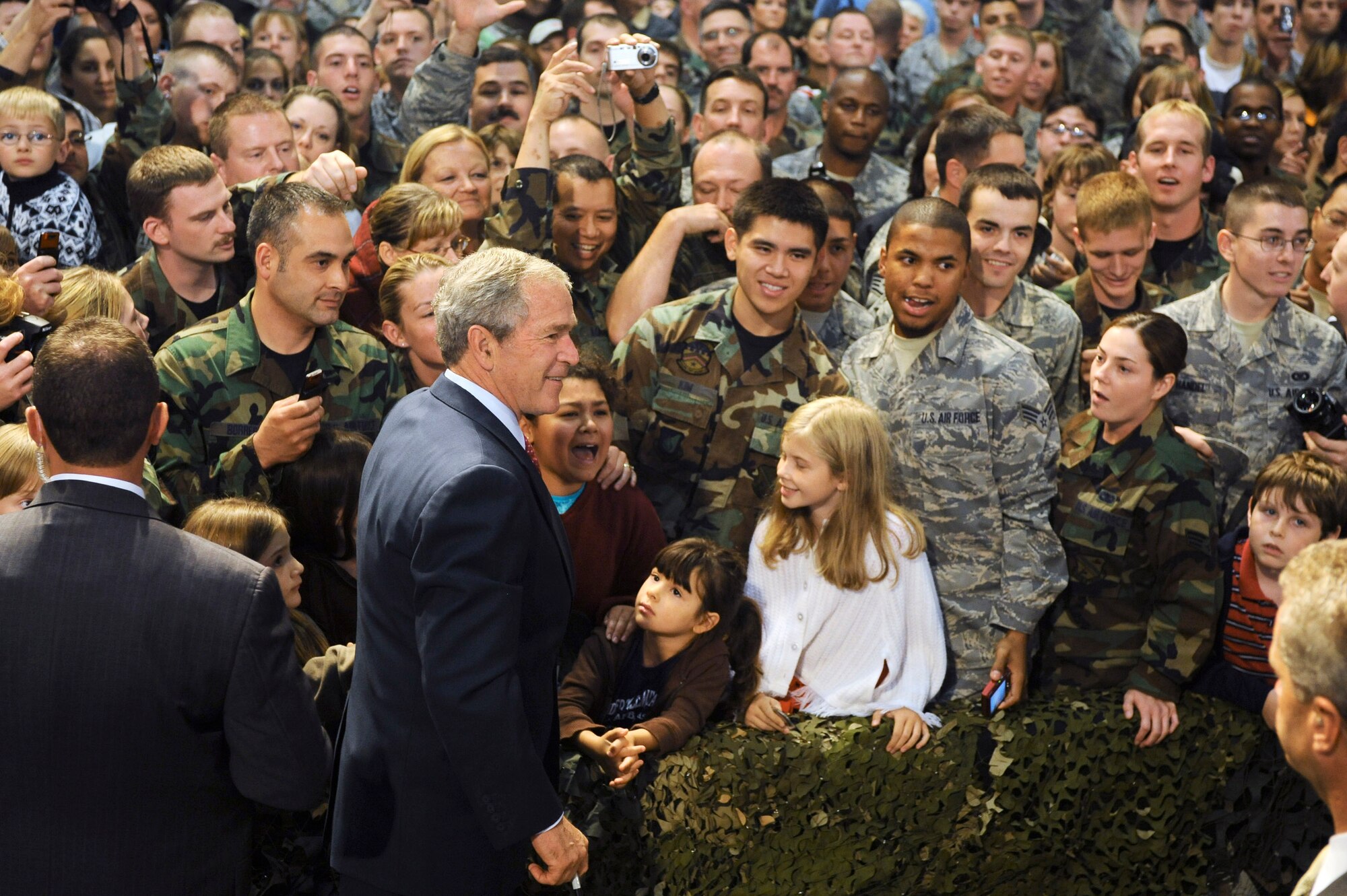 President George W. Bush greets servicemembers and family members Aug. 4 at Eielson Air Force Base, Alaska. The president made a short stop at Eielson AFB during his trip to the 2008 Olympic Games being held in Beijing. (U.S. Air Force photo/Airman 1st Class Jonathan Snyder)
