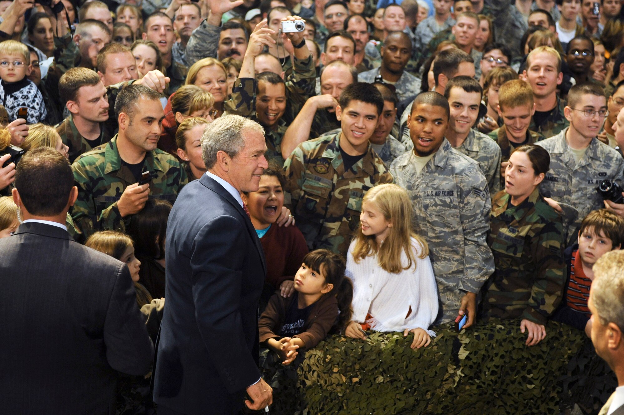 President George W. Bush meets with members of the U.S. Olympic