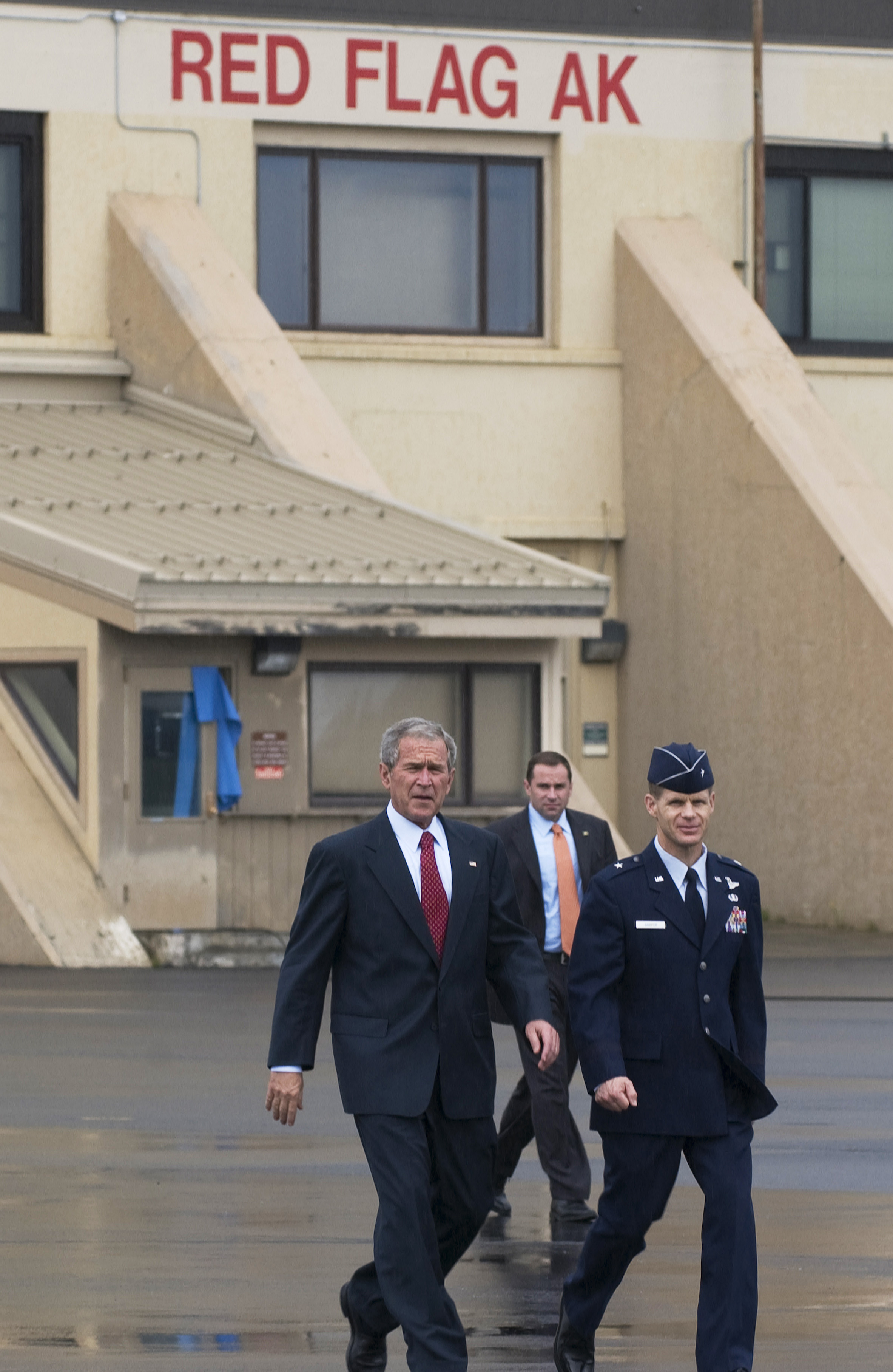 PRESIDENT BUSH VISITS EIELSON AFB > Eielson Air Force Base > Display