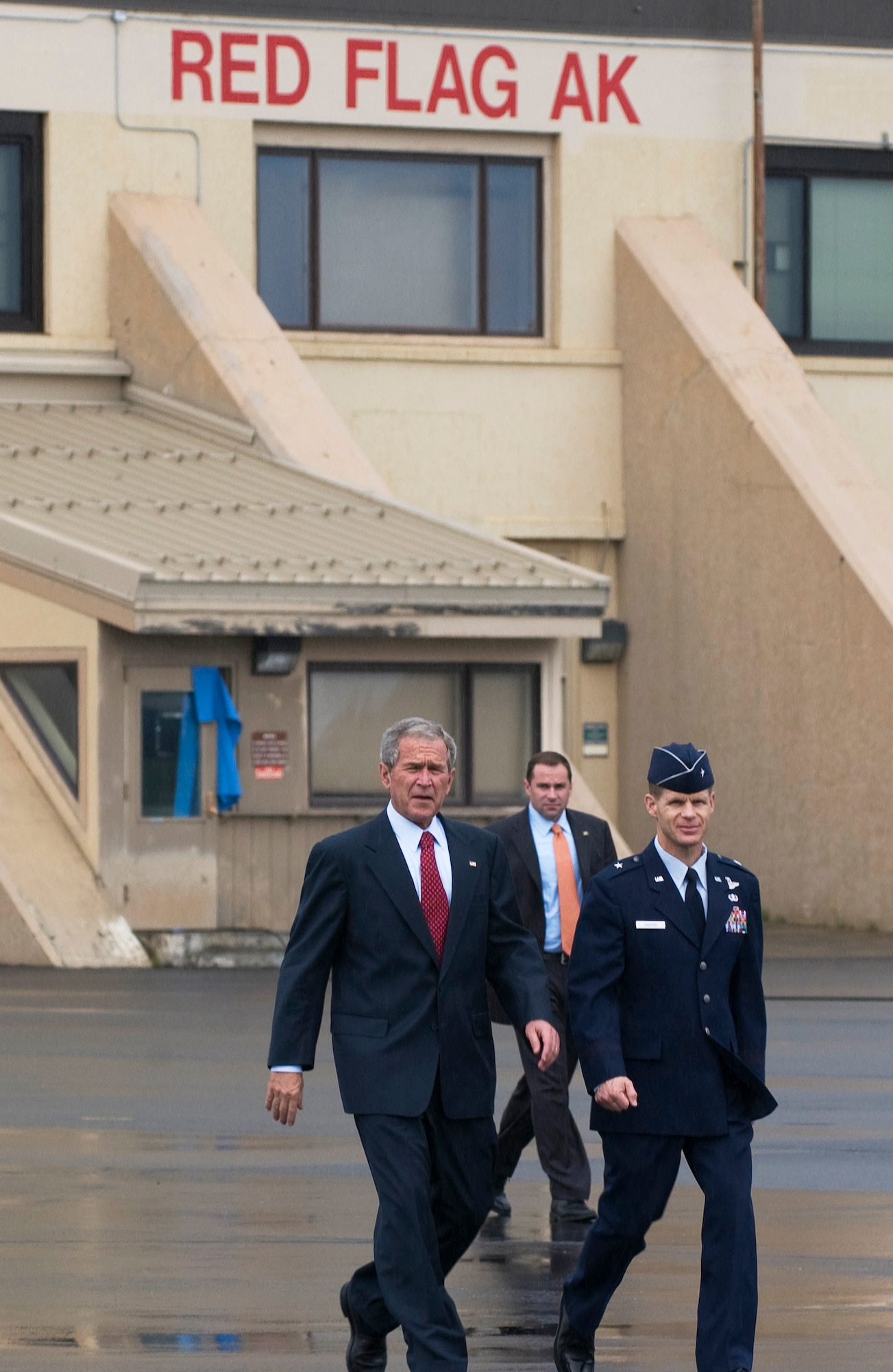 President George W. Bush is escorted by Brig. Gen. Mark Graper, 354th Fighter Wing, commander to Air Force One August 4, 2008 at Eielson Air Force Base, Alaska. The President made a short stop at Eielson during his trip to the 2008 Olympic Games being held at Beijing, China. During his time here he had a chance to talk to a crowd of over 2,000 military personnel and taking the time to shake hands and thank them for their service. (U.S. Air Force photo by Airman 1st Class Jonathan Snyder)