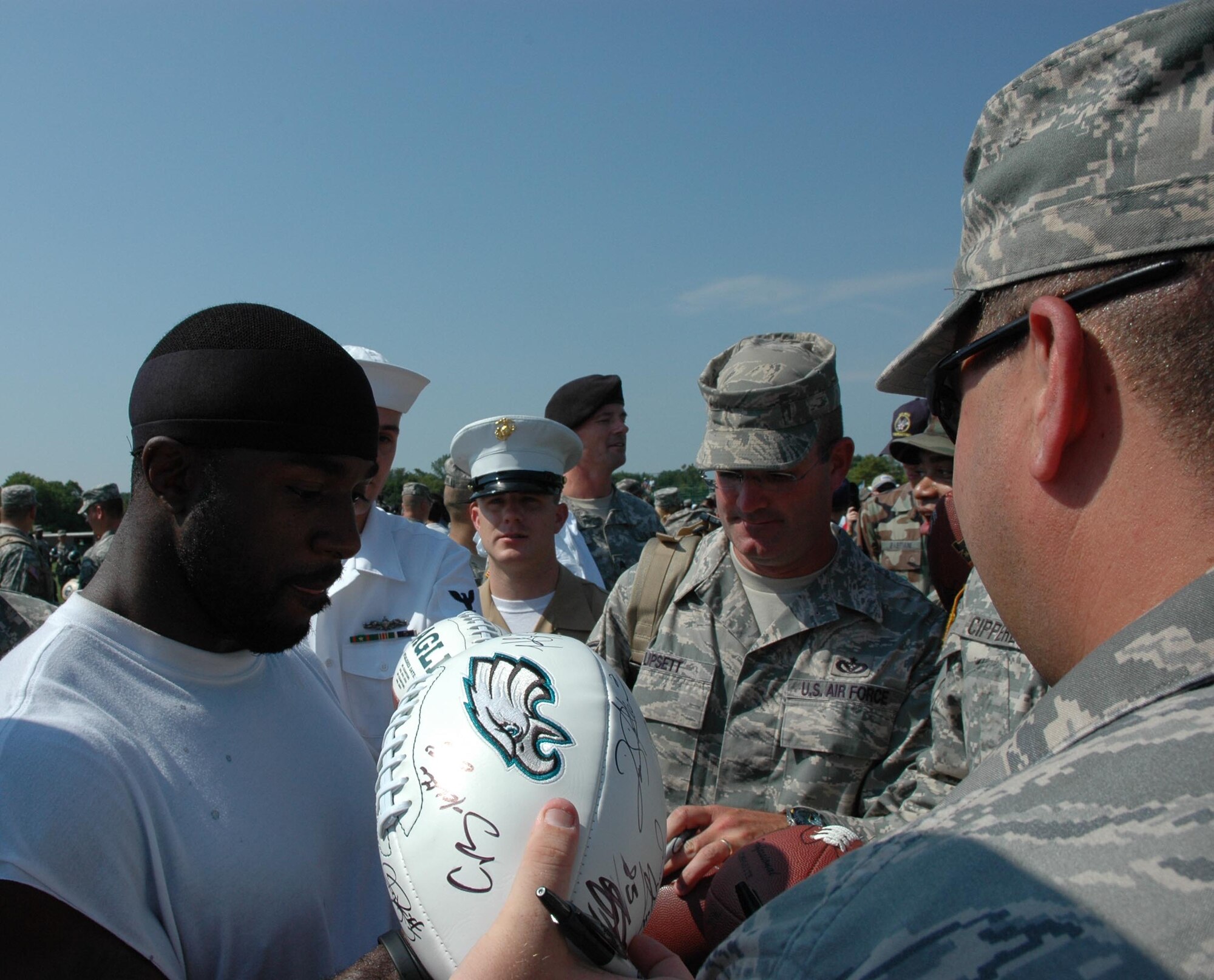 MCGUIRE AIR FORCE BASE, N.J. -- Philadlephia Eagles running back Brian Westbrook gives military fans his autograph as part of the annual Military Appreciation Day event where the NFL players show their thanks to their country's servicemembers.  More than 250 military members receive VIP treatment Tuesday during a visit to the Eagles Training Camp 2008 at Lehigh University in Bethlehem, PA. (U.S. Air Force photo/Master Sgt. Donna T. Jeffries)