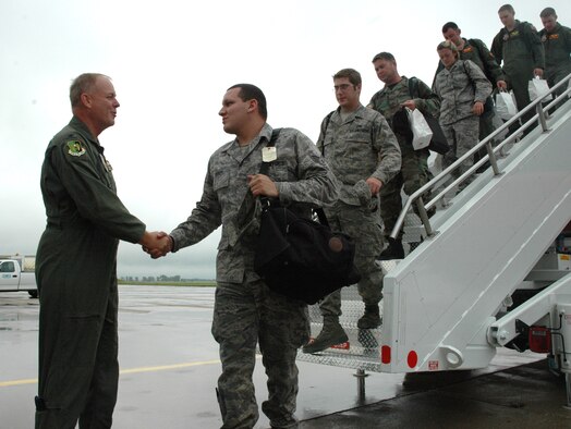 MINOT AIR FORCE BASE, N.D. -- Col. Joel Westa, 5th Bomb Wing commander, greets Warbirds Aug. 2 returning from Red Flag 08-03 at Nellis Air Force, Nev. Red Flag is a two-week, realistic combat training exercise involving the air forces of the United States and its allies. (U.S. Air Force photo by Airman 1st Class Wesley Wright) 