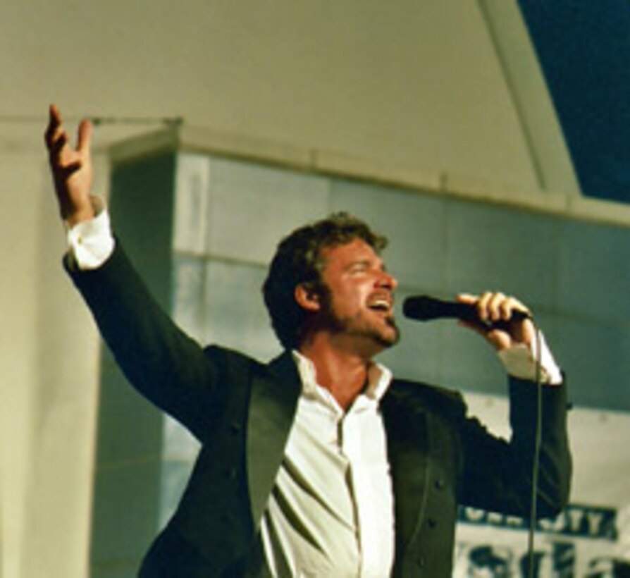 Internationally acclaimed tenor Michael Amante