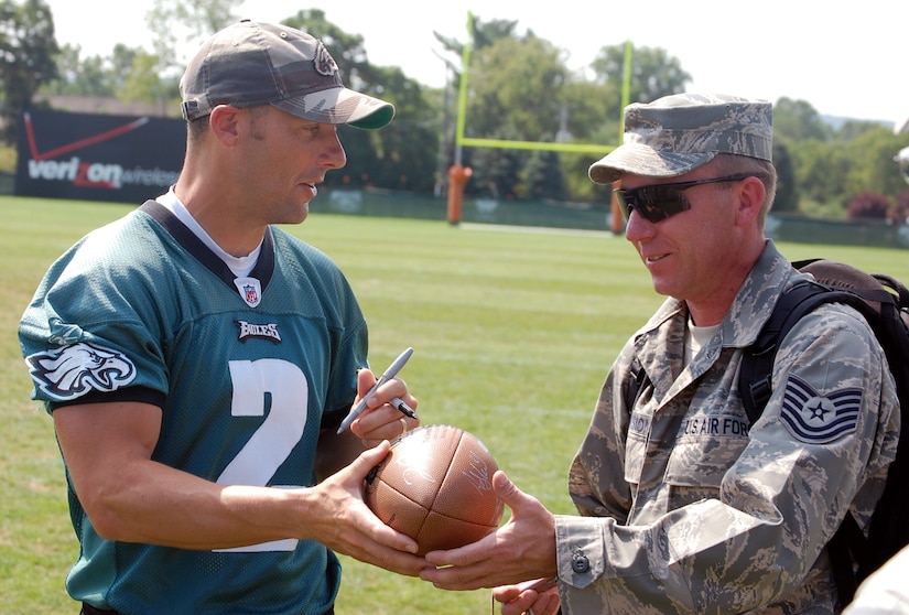 Philadelphia Eagles kicker David Akers signs an autograph for Tech. Sgt. Robert Metrision of the U.S. Air Force Expeditionary Center, Fort Dix, N.J., during Military Day at the Eagles training camp Aug. 5, 2008, at Lehigh University in Lehigh, Penn.  More than 200 military members from all the services, including more than 50 Airmen from McGuire Air Force Base and Fort Dix, N.J., attended the event where they were served breakfast and held a meet and greet with Eagles staff and players.  (U.S. Air Force Photo/Tech. Sgt. Scott T. Sturkol)