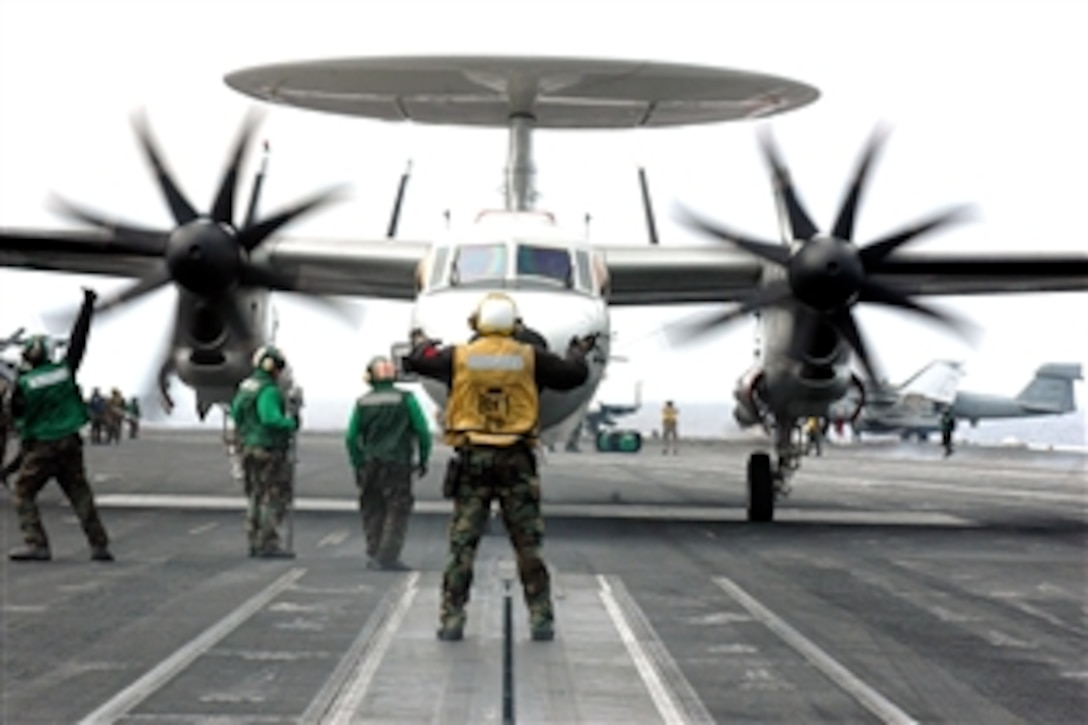 A U.S. Navy E-2C Hawkeye aircraft assigned to Carrier Airborne Early Warning Squadron 115 approaches a catapult on the flight deck of USS Kitty Hawk prior to its final launch from the ship
while under way in the Pacific Ocean, Aug. 6, 2008. More than 900 U.S. sailors from the ship and its airwing will transfer to USS George Washington upon USS Kitty Hawk’s arrival in San Diego, Calif. 