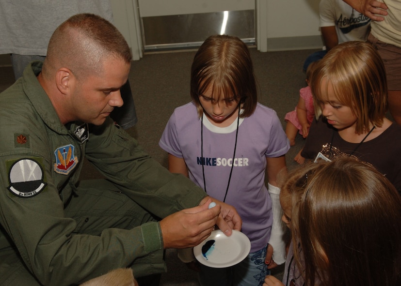 DYESS AIR FORCE BASE, Texas -- Major Kevin Ripple performs a science experiment demonstrating the purpose of being bold and standing out as an individual during Vacation Bible School at the Base Chapel here August 6. The science experiment involved mixing food coloring and water, then adding rubbing alcohol and watching the alcohol separate itself from the mixture. Dyess strives to provide, mental, physical, and spiritual programs to promote total mind and body health. (U.S. Air Force photo/Airman 1st Class Micheal Breaux).