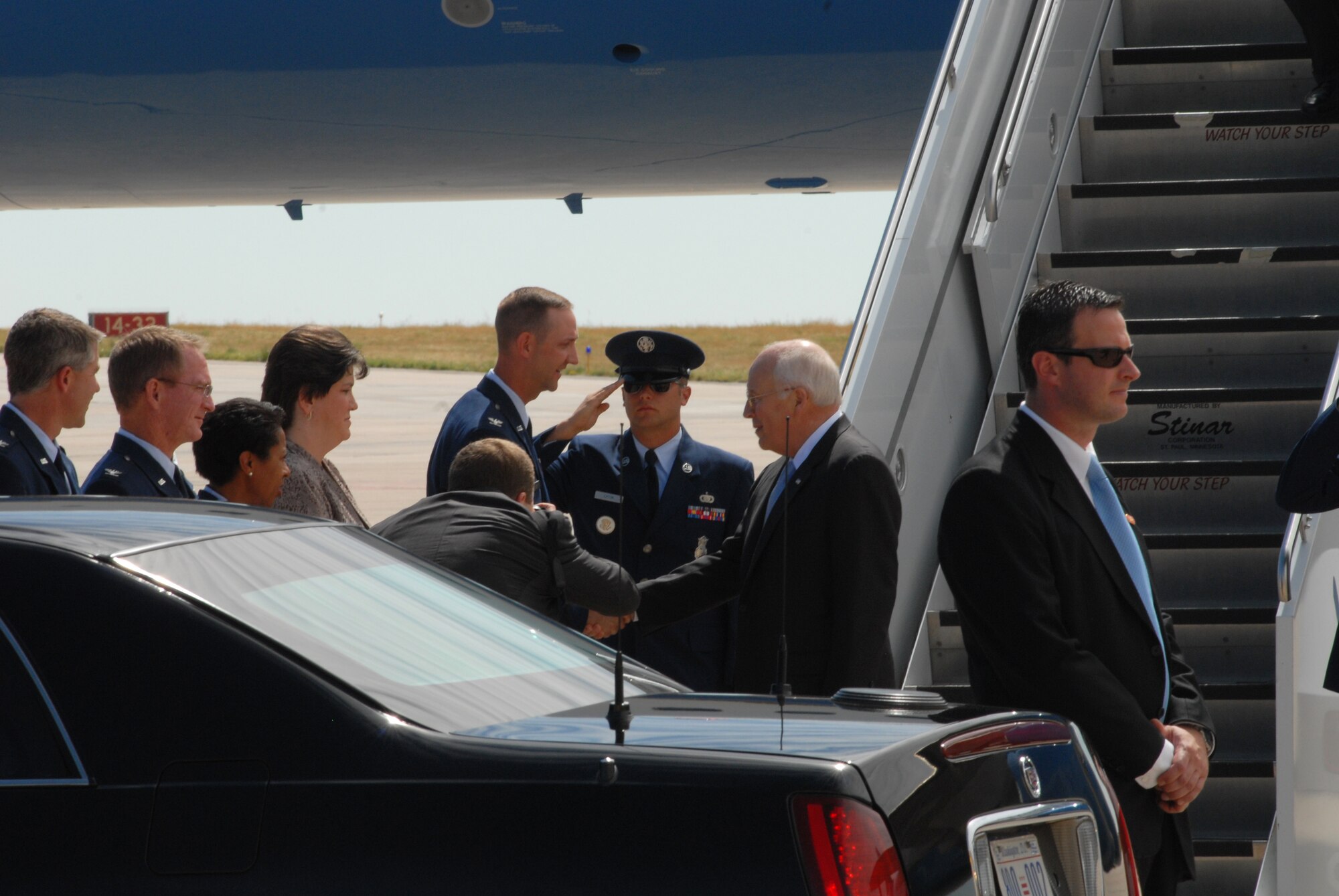 Col. Wayne McGee, 460th Space Wing commander, greets Vice President Dick Cheney here Aug. 13. The vice president stopped at Buckley Air Force Base to attend a local event for U.S. Rep. Congresswoman Marilyn Musgrave. (Air Force photo by Airman 1st Class John Easterling)