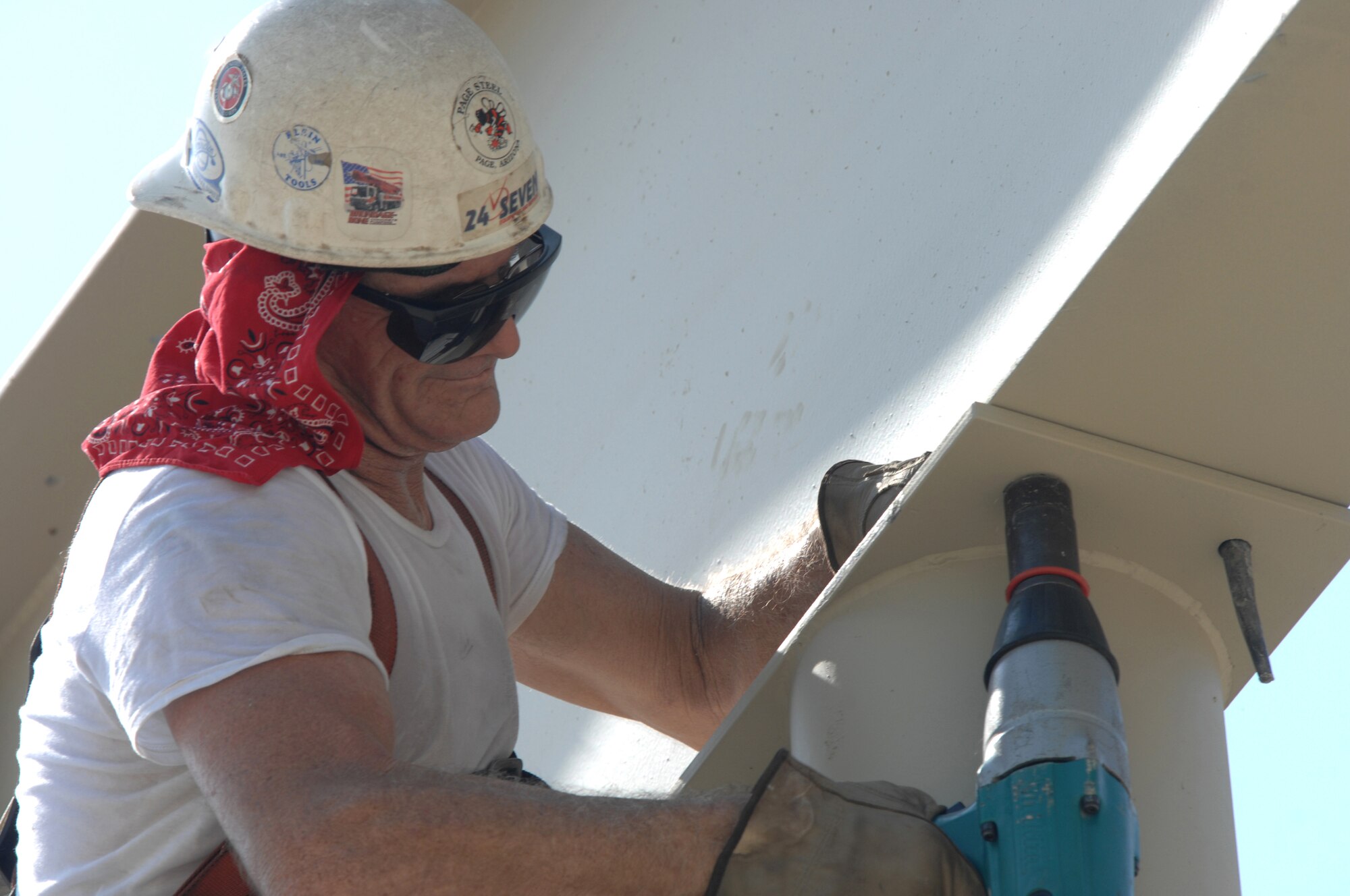 SHAW AIR FORCE BASE, S.C. -- Randy Rice, Agate Construction iron worker from Mason, Ariz., secures a 5,800 pound rafter to the frame of a multi-million dollar aircraft shelter to improve flightline Airmen's safety, well-being and job environment along with providing aircraft protection from weather elements, Aug. 7. The shelters are scheduled for completion in February 2009. (U.S. Air Force photo/Staff Sgt. Nathan Bevier)