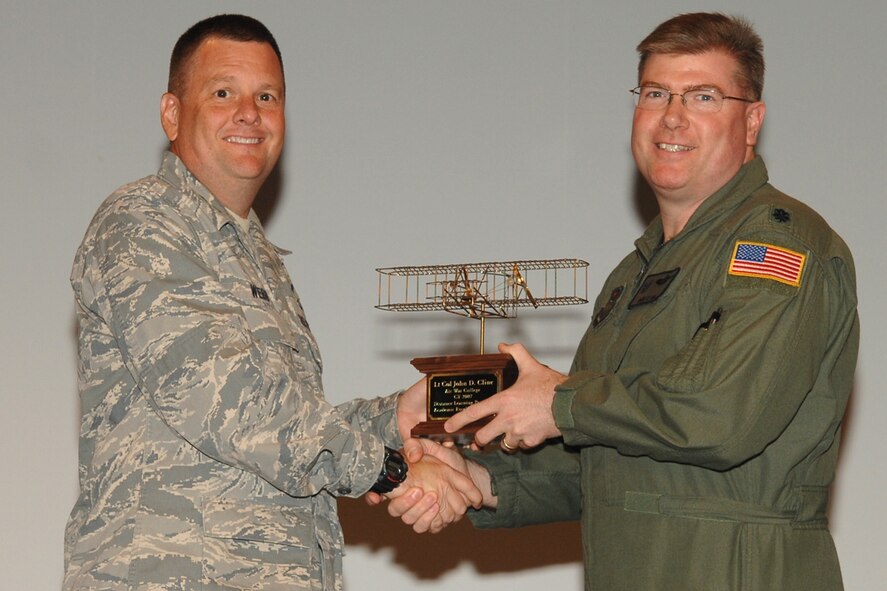 Col. Brad Webb, 1st Special Operations Wing commander, presents the Levitow Award of distance learning to Lt. Col. John Cline, 9th Special Operations Squadron, during a ceremony at Hurlburt Field Aug. 4.  Colonel Cline was honored as Air War College’s top Distance Learning Program graduate for 2007, maintaining an overall grade average of 93.8 percent.