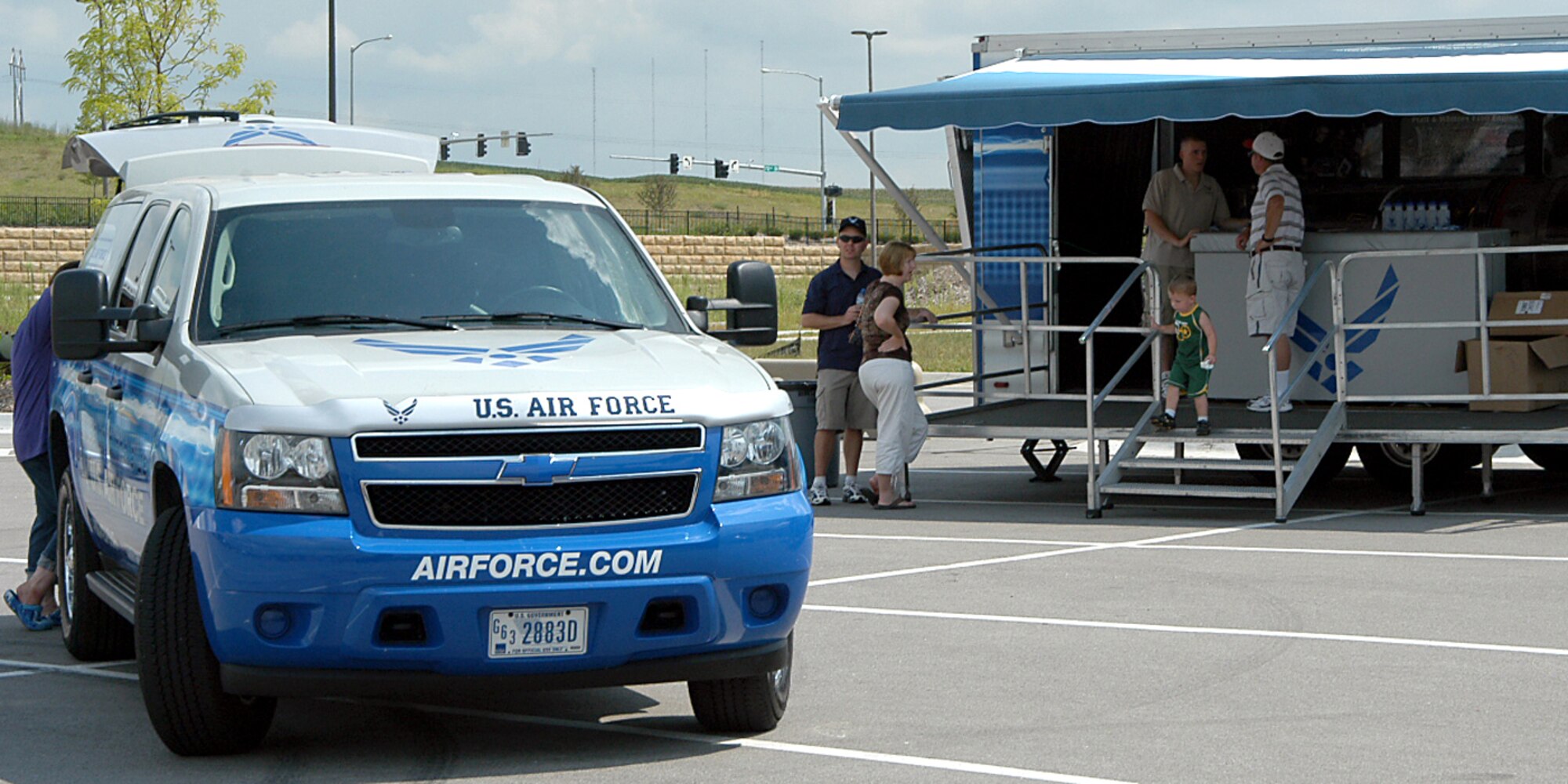Members of the 343rd Recruiting Squadron put the finishing touches on the Suburban Raptor and the Air Force Jet Engine displays at Shadow Lake Mall in Bellevue, Neb., Aug. 10. The displays were part of “Air Force Week in the Heartland” events taking place through the week, designed to educate and inform the public on the service branch’s air, space and cyberspace capabilities. (U.S. Air Force photo/Tech. Sgt. David McCarrison)