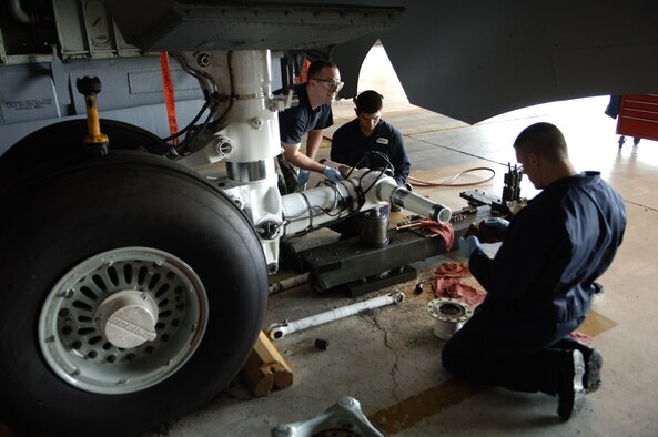 FAIRCHILD AIR FORCE BASE, Wash. – A mix of Airmen from the 92nd and 141st Maintenance Squadrons, including Staff Sgt. Jerry Trego (left), 141st Maintenance Squadron, Airman 1st Class Joniel Cruz (center), 92nd Maintenance Squadron, and Staff Sgt. Erik Laflin, 141st Maintenance Squadron, combine forces during an isochronal inspection of a Fairchild KC-135 Stratotanker here Aug. 11. (U.S. Air Force photo / Airman 1st Class Joshua Chapman)
