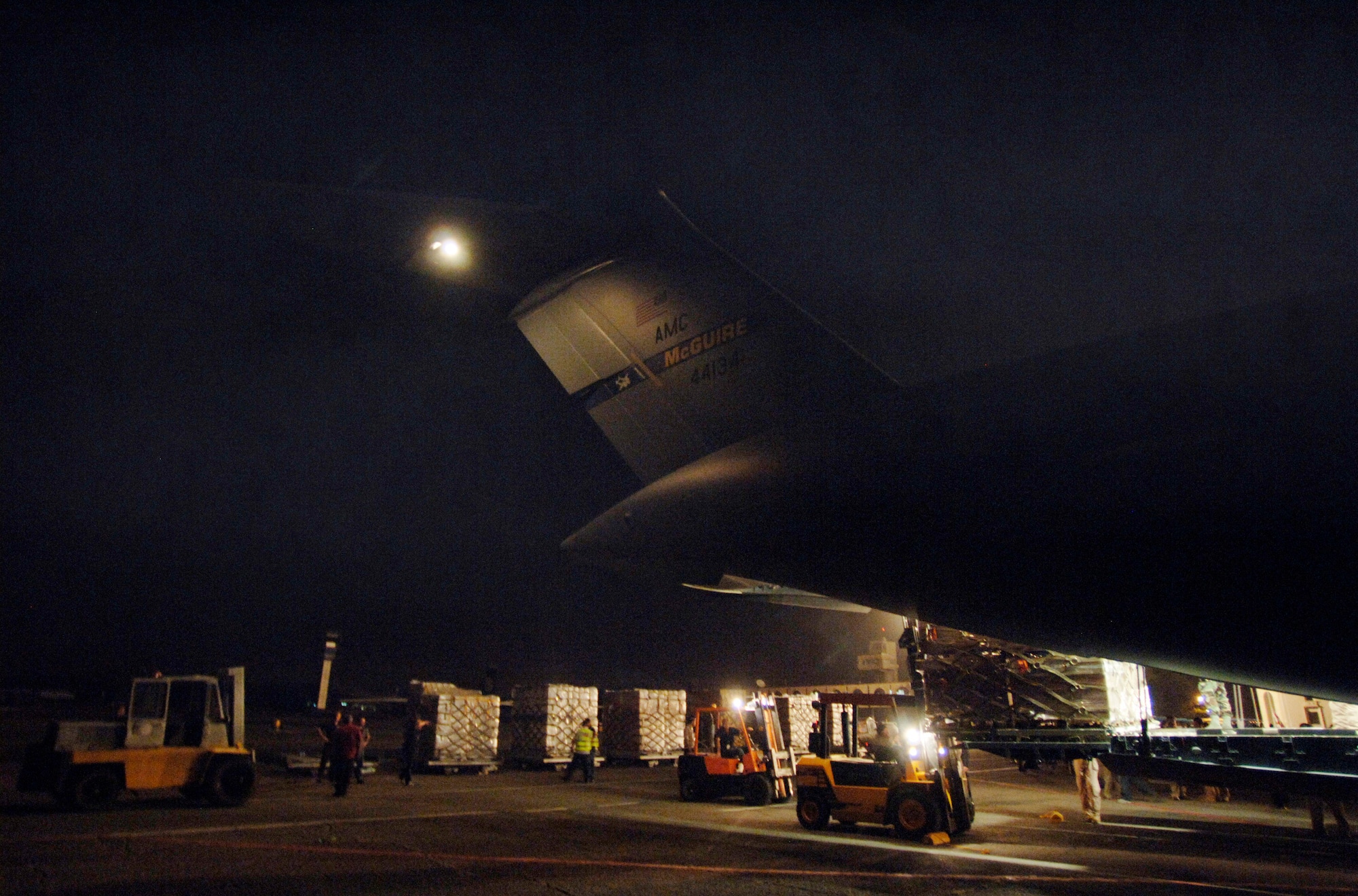 A C-17 Globemaster III delivers the first wave of humanitarian aid to Tbilisi, Georgia, from Ramstein Air Base, Germany, Aug. 13. Air Force mobility Airmen and aircraft delivered more than 78 tons of humanitarian aid supplies Aug. 13 and 14. The delivery was a joint-service effort between U.S Army Europe Soldiers and Airmen representing U.S. Air Forces in Europe and Air Mobility Command. (U.S. Air Force photo/Master Sgt. Scott Wagers)