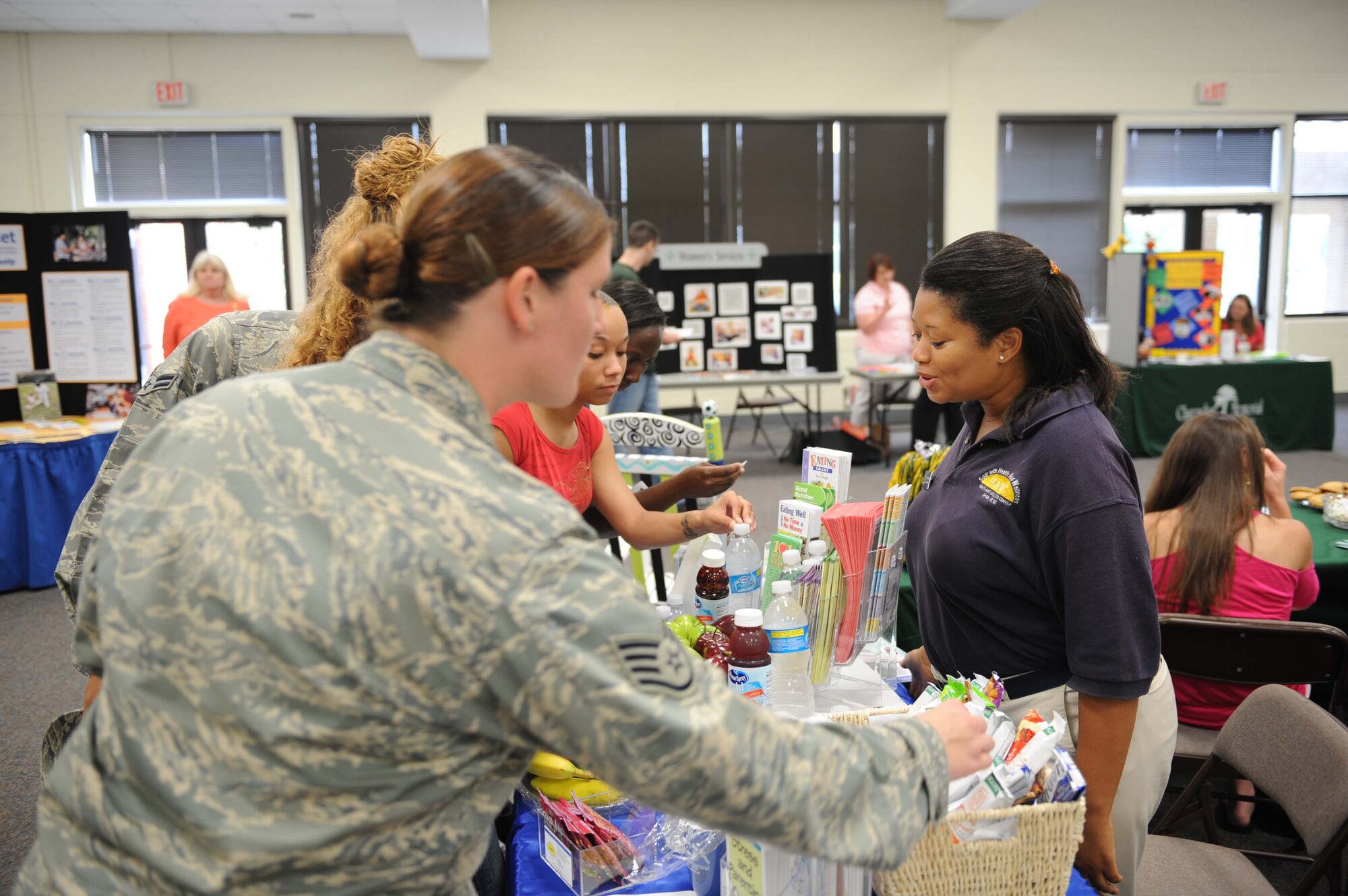 SHAW AIR FORCE BASE, S.C. -- Adrienne Brantley, a health educator with the Health and Wellness Center, talks about healthy food choices with visitors to her booth during the Family Resources Expo held as part of the Junior Enlisted Appreciation Day festivities August 15. JEAD is a day full of fun events set aside to show appreciation for the junior enlisted ranks of the Air Force. (U.S. Air Force photo/Staff Sgt. Henry Hoegen)