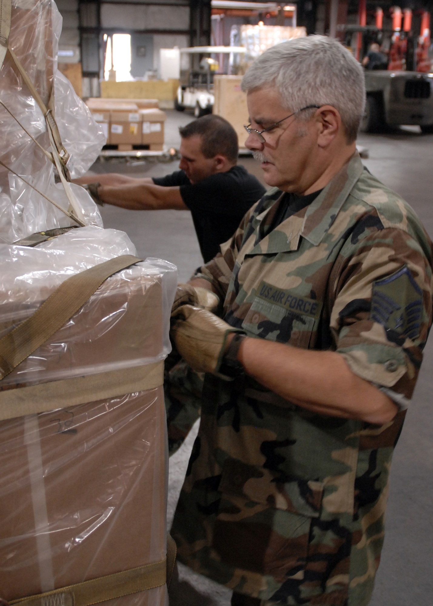 Naval Station Norfolk, Norfolk, Va. -  U.S. Air Force Master Sgt. David Ludinich and Airman First Class Kyle Cramer, both of the 87th Aerial Port Squadron, build a pallet as they participate in Patriot Partner, an annual exercise held at various air force bases around the country. Patriot Partner is a joint forces exercise and the 2008 Patriot Partner Naval Station, Norfolk, Va. hosted three Aerial Port Squadrons, and one Air Guard squadron. (U.S. Air Force photo/Tech. Sgt. Charlie Miller) 