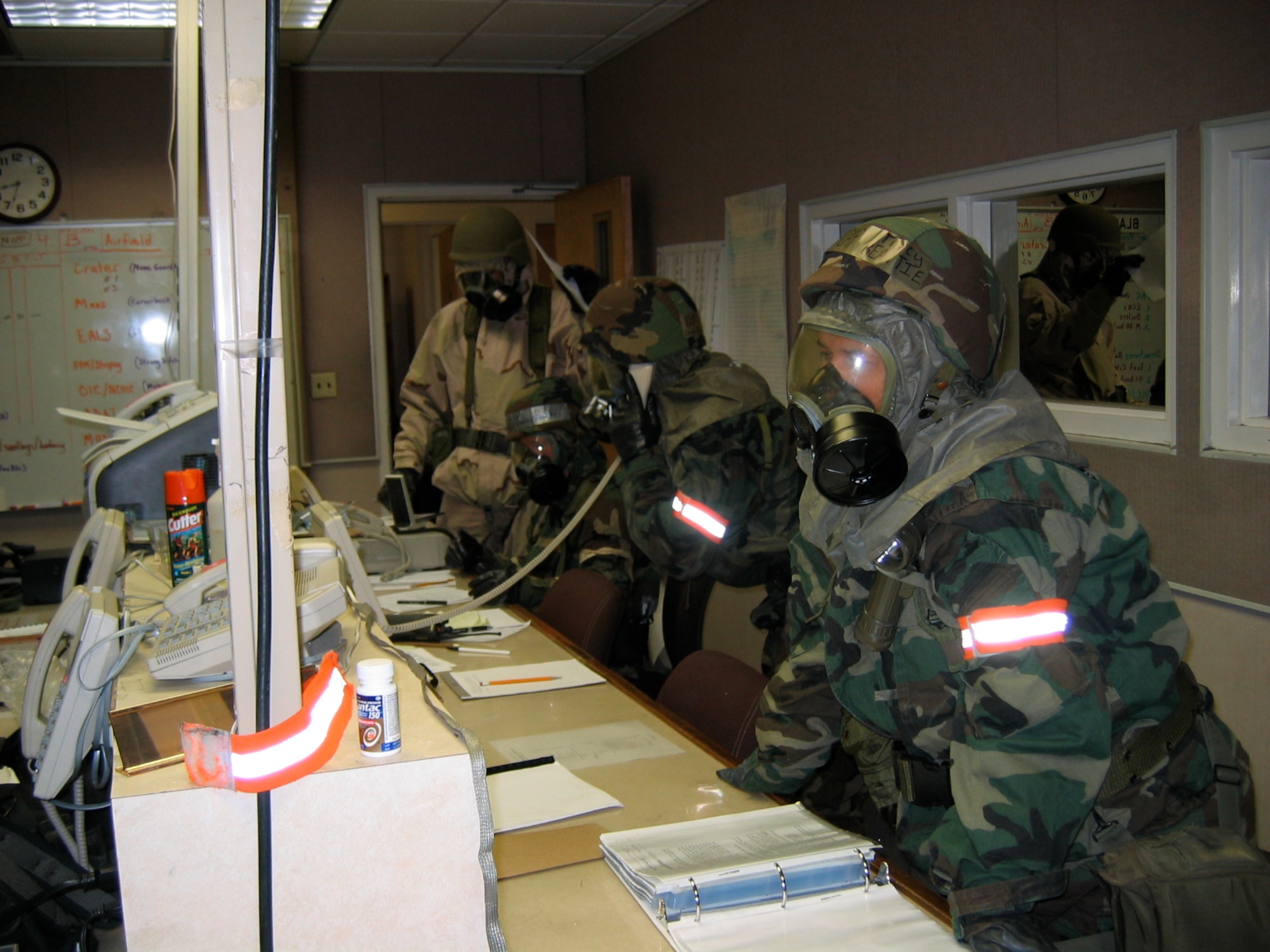 CE troops from Guard, reserve and activeduty units staff a Unit Control Center during
a simulated attack. (Photo courtesy 123rd Civil Engineering Squadron)