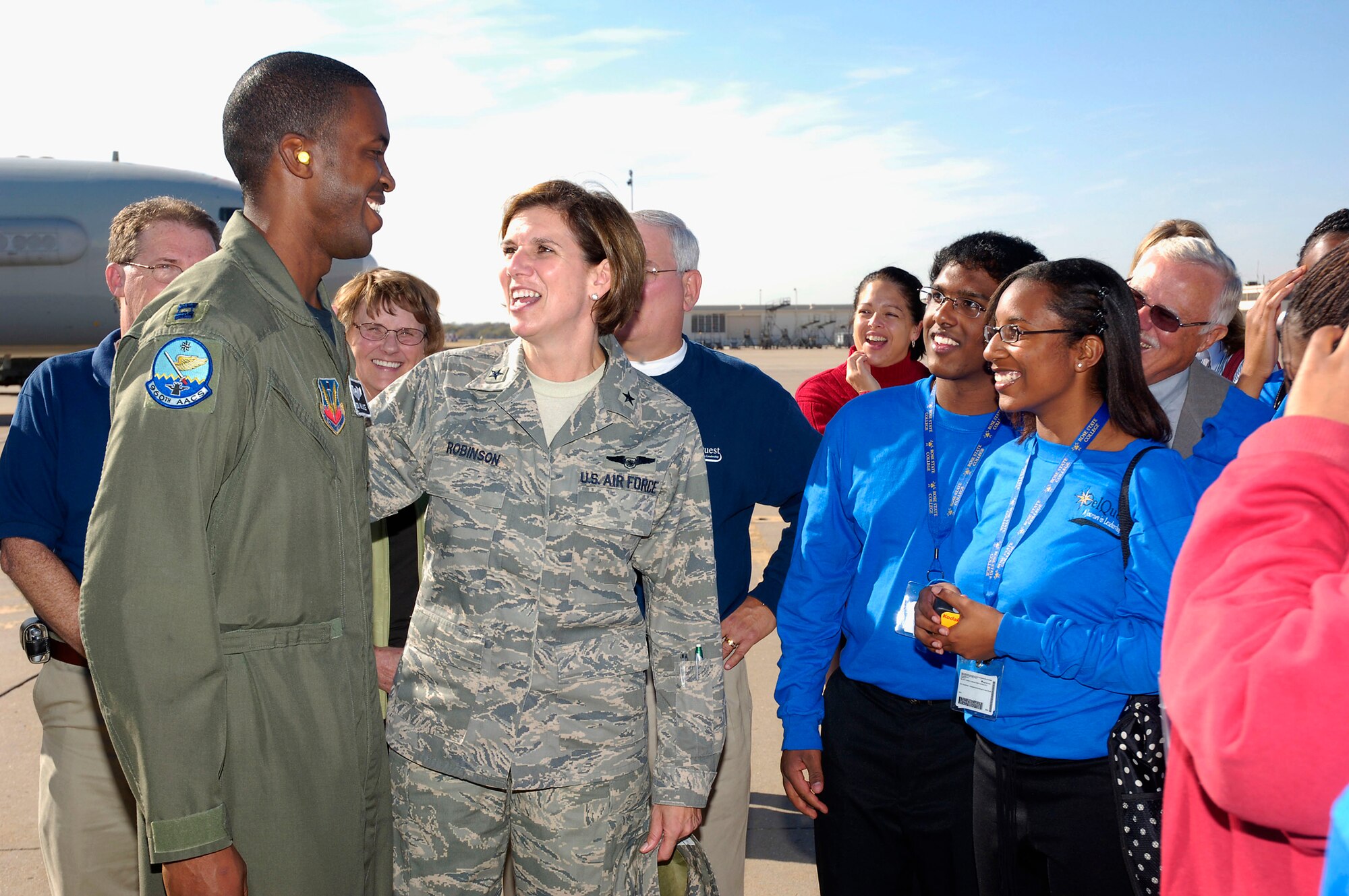 Brig. Gen. Robinson gives a pat on the back to Capt. Brian Hardeman after conducting a tour of the E-3 Sentry for local community leaders and outstanding high school students.(Air Force photo)