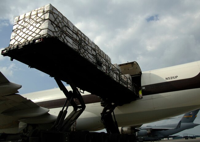 A 60K-loader extends two stories upward to load five 10,000-pound pallets of meals ready eat onto a 747 United Postal Service plane on the Charleston AFB flightline Aug. 19. Approximately 400 tons of food and tents will be airlifted from Charleston AFB to Republic of Georgia refugees as part of the United States humanitarian aid.  (U.S Air Force photo/Airman 1st Class Timothy Taylor)