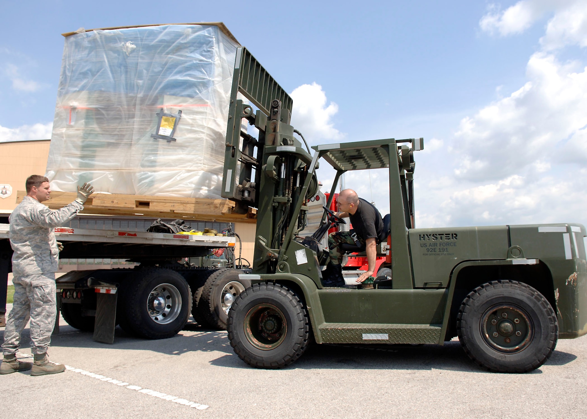 SCOTT AIR FORCE BASE, Ill. -- Tech. Sgt. Charles Rager guides Tech. Sgt. Earnest Martinelli, 375 LRS air transportation specialists, after he picks up a supply pallet loaded with water cabinets for a MRI unit.  The unit was donated by Washington University in St. Louis and is bound for Buenos Aires, Argentina for humanitarian support under the Denton Ammendment.  
(US Air Force photo/Tech Sgt. Tony Tolley)
