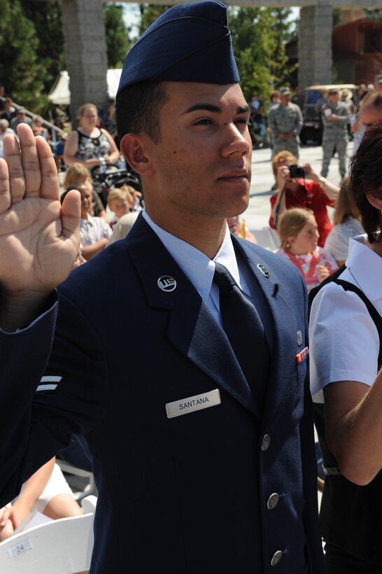Airman 1st Class Vinicius Santana, Air Force Financial Services Center travel pay technician, raises his right hand to swear allegiance to the United States during a naturalization ceremony at Mount Rushmore National Memorial, S.D., Aug. 21.  Five Airmen from Ellsworth took their last step to become citizens of the United States. (U.S. Air Force photo /Airman 1st Class Adam Grant) 
