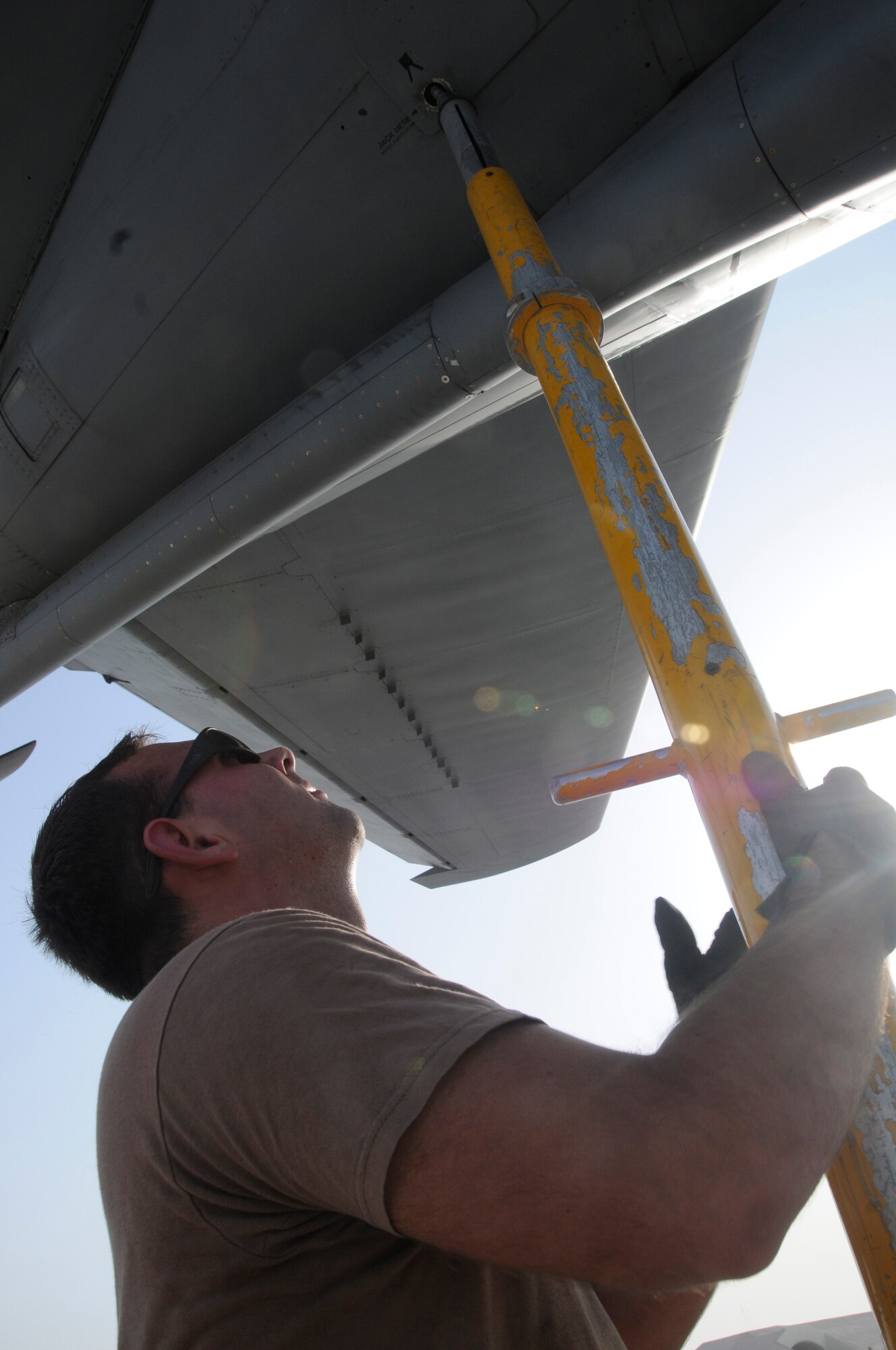 Airman 1st Class Samuel Jackson, crew chief assigned to the 379th Expeditionary Aircraft Maintenance Squadron, secures a tail stand onto the back of a KC-135 to keep it level while the aircraft is refueled Aug. 25, 2008, at an undisclosed air base in Southwest Asia. KC-135 refuelers assigned to the 379th provide aerial refueling support to Air Force, Navy, Marine Corps and allied nation aircraft engaged in Operations Iraqi Freedom, Enduring Freedom and Joint Task Force-Horn of Africa. Airman Jackson, a native of Tioga, Pa., is deployed from Grand Forks Air Force Base, N.D. (U.S. Air Force photo by Staff Sgt. Darnell T. Cannady/Released)