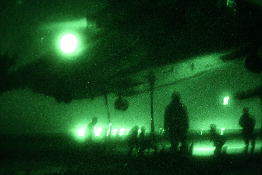 Marines from 7th Marine Regiment’s Communications and Motor Transportation platoons perform nighttime external load operations with a CH-53E Super Stallion from Marine Heavy Helicopter Squadron 361 based at Marine Corps Air Station Miramar, during their final exercise to become a provisional Helicopter Support Team outside the Expeditionary Airfield Aug. 28.