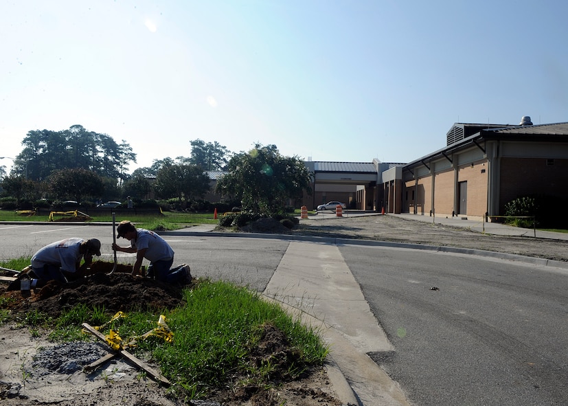 MOODY AIR FORCE BASE, Ga. -- Jacob Jarbin and Christopher Tucker, electricians with Etheridge Electric Company, install frames for lights in the Medical Group parking lot here Aug. 28. The Medical Group parking lot is currently under construction and temporary parking is held in the pool parking lot. (U.S. Air Force photo by Senior Airman Brittany Barker)
