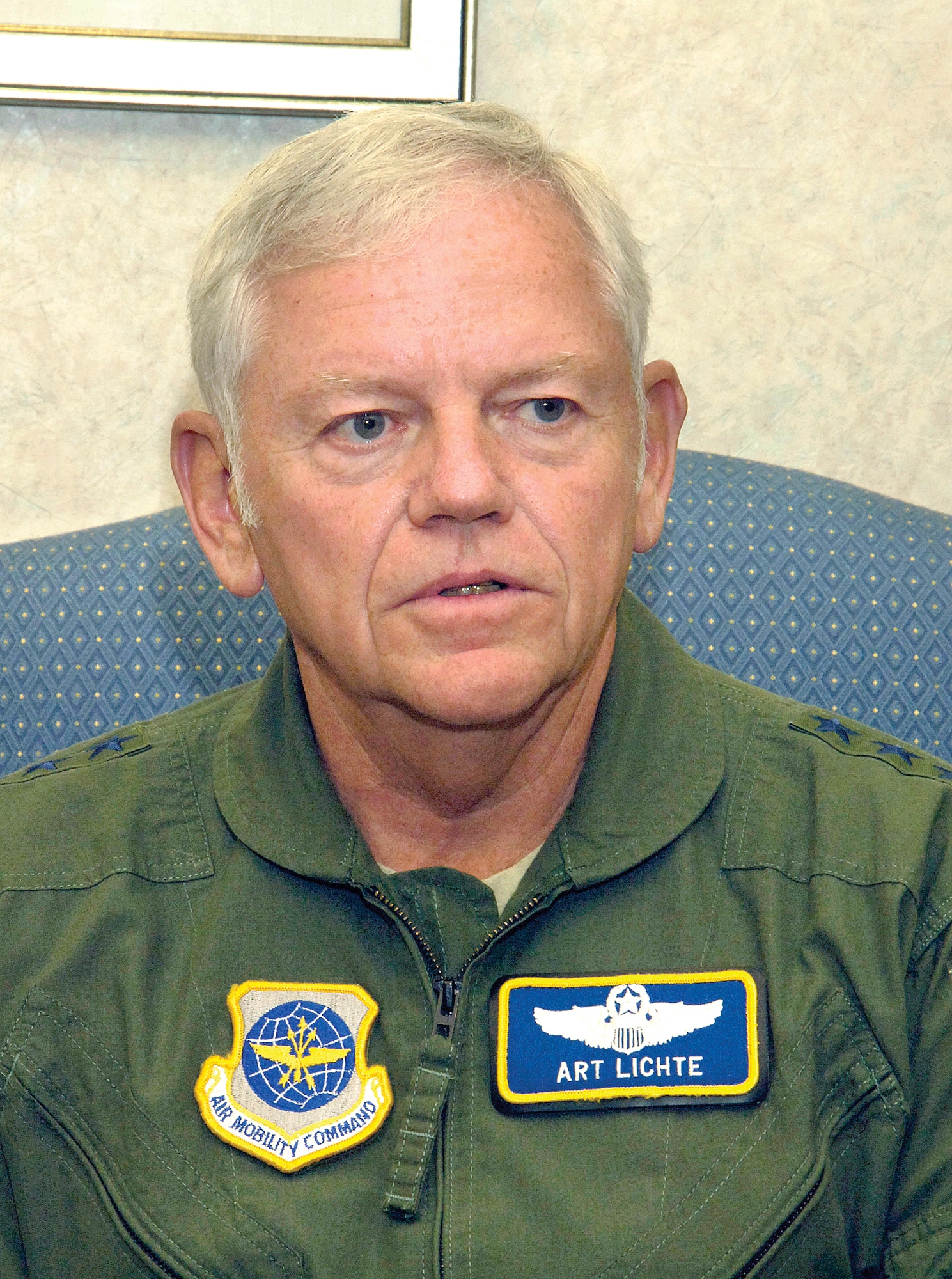 General Arthur Lichte, commander of Air Mobility Command at Scott, Air Force Base, Ill.  made a brief stop at Tinker Aug. 20 with U.S. Rep. Cathy McMorris-Rodgers where they toured KC-135 areas in Bldg. 3001. (Air Force photo/Margo Wright) 
