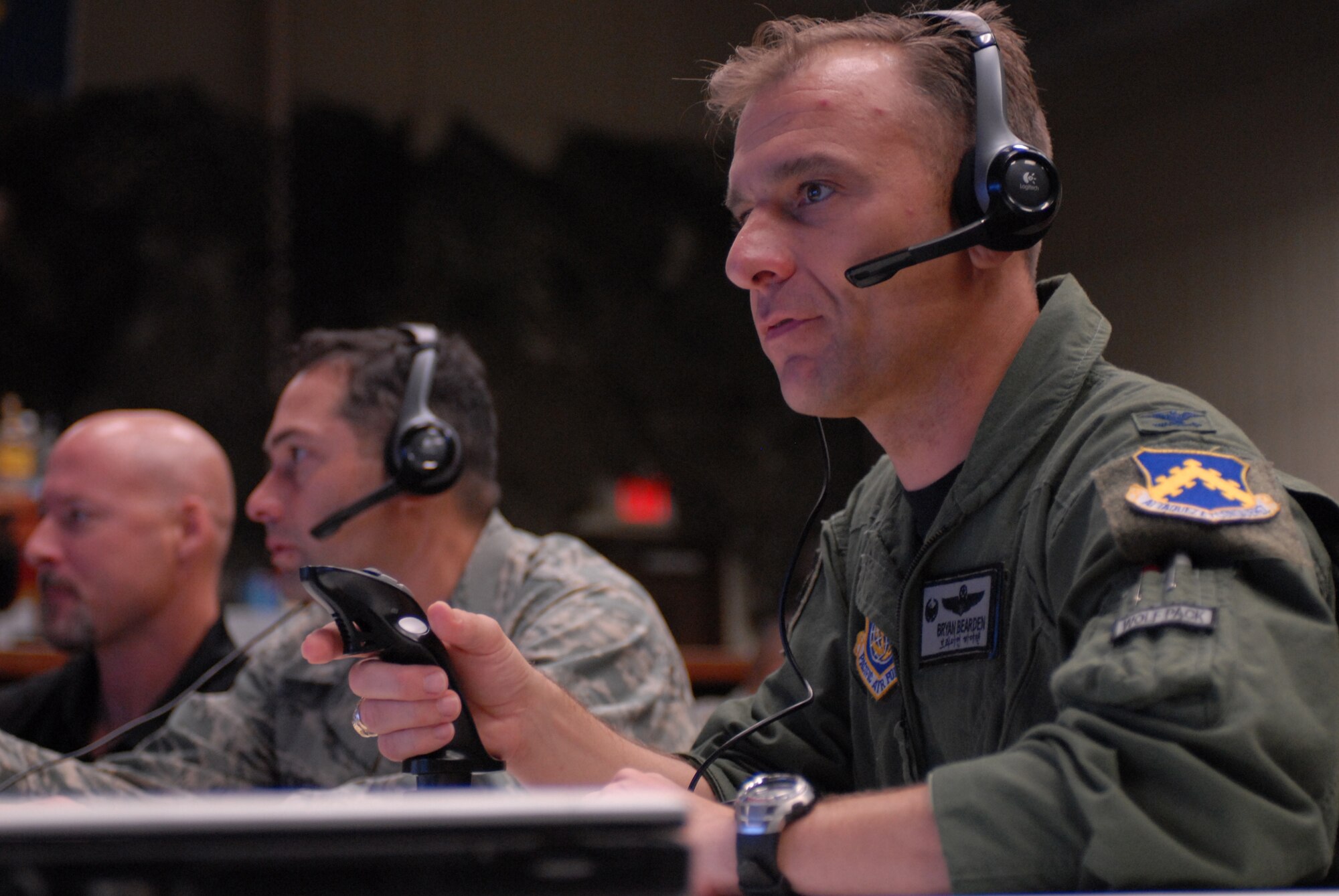 KUNSAN AIR BASE, Republic of Korea -- Colonel Bryan "wolf" Bearden, 8th Fighter Wing commander, conducts training on an AC-130 simulator here Aug. 18. AC-130 instructors brought the simulator here to teach 8th Security Forces Squadron Airmen how to speak with aircrews and call for air support. (U.S. Air Force photo/Senior Airman Gustavo Gonzalez) 