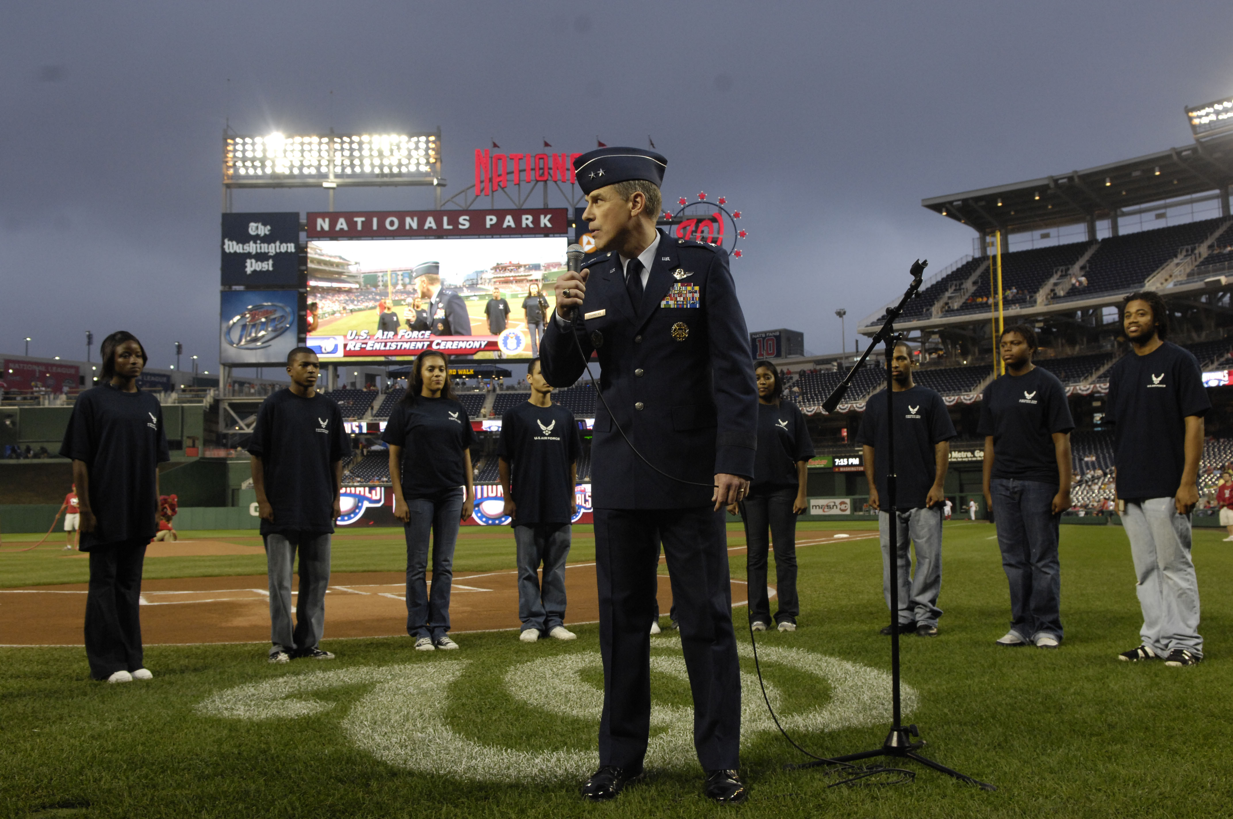 Air Force participates in major league game > Air Force Recruiting Service  > Article Display