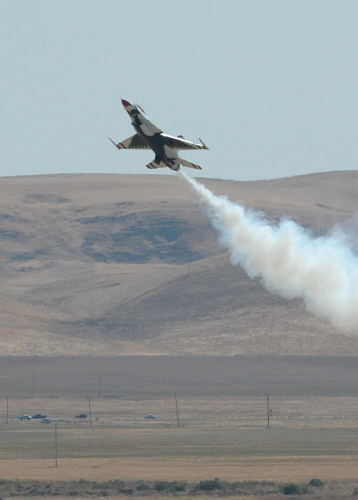 The USAF Thunderbirds, the Air Force's official aerial demonstartion team perform in the skies above Travis Air Force Base, Calif. as part of the 2008 Travis Air Expo, Aug. 30-31. (U.S. Air Force photo/Airman 1st Class Kristen Rohrer)